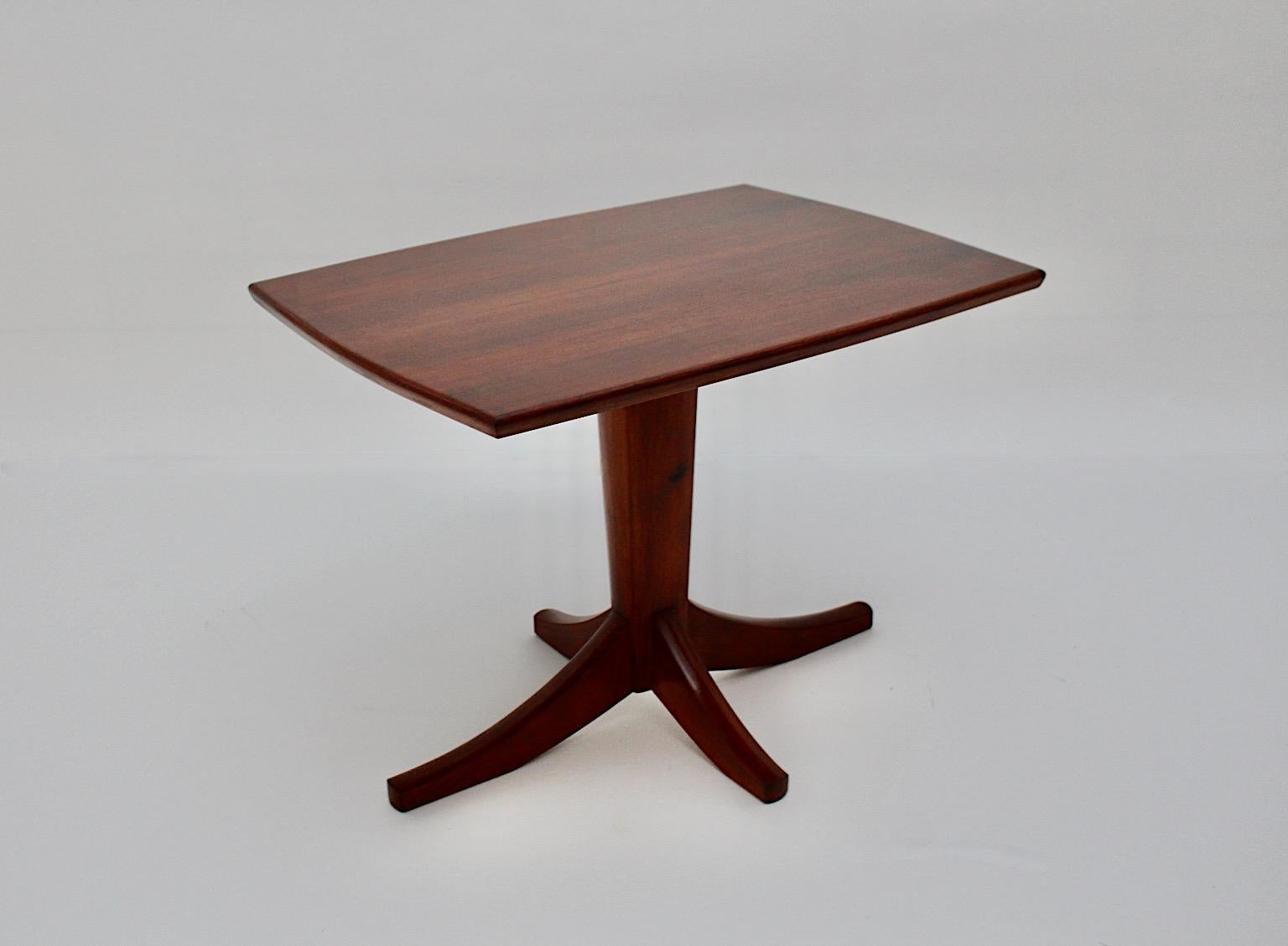Art Deco vintage rectangular walnut organic side table by Josef Frank circa 1925 Austria.
A beautiful side table of coffee table by Josef Frank in rectangular form.
This stunning and rare side table shows details as a conical stem with 4 feet in