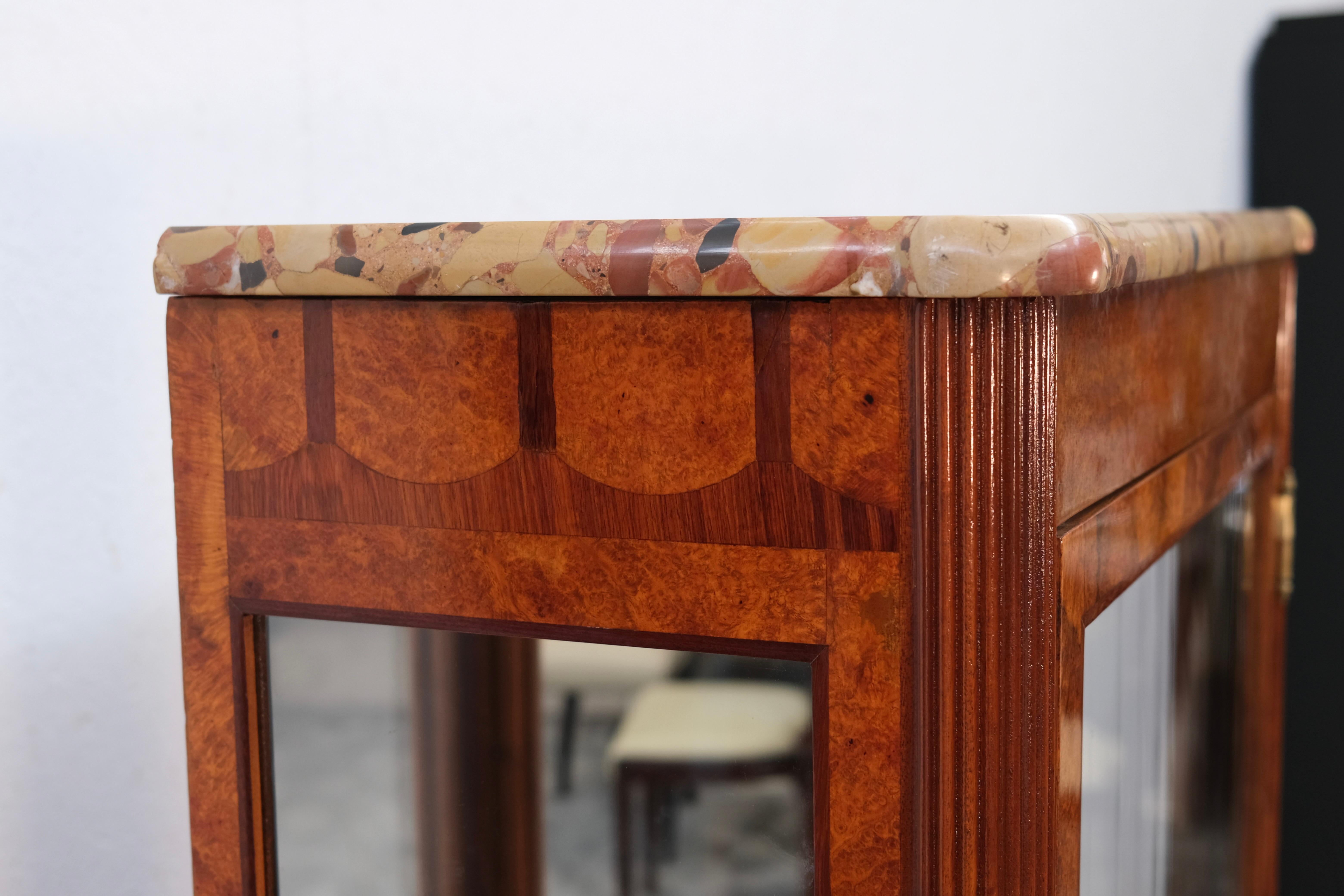Art Deco Vitrine, Display Cabinet in Amboyna with Marble Top, circa 1925 For Sale 1