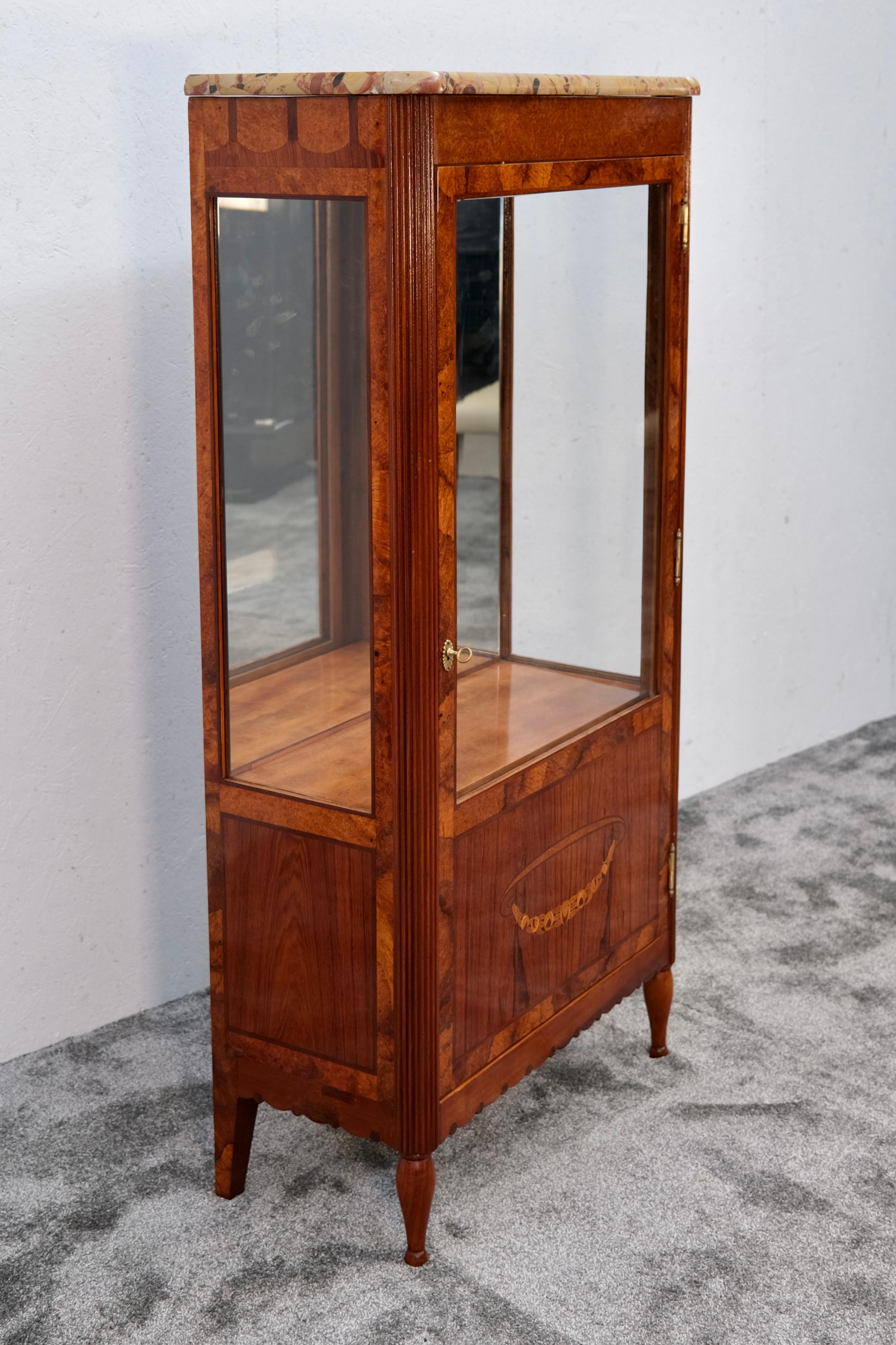 Art Deco Vitrine, Display Cabinet in Amboyna with Marble Top, circa 1925 For Sale 2