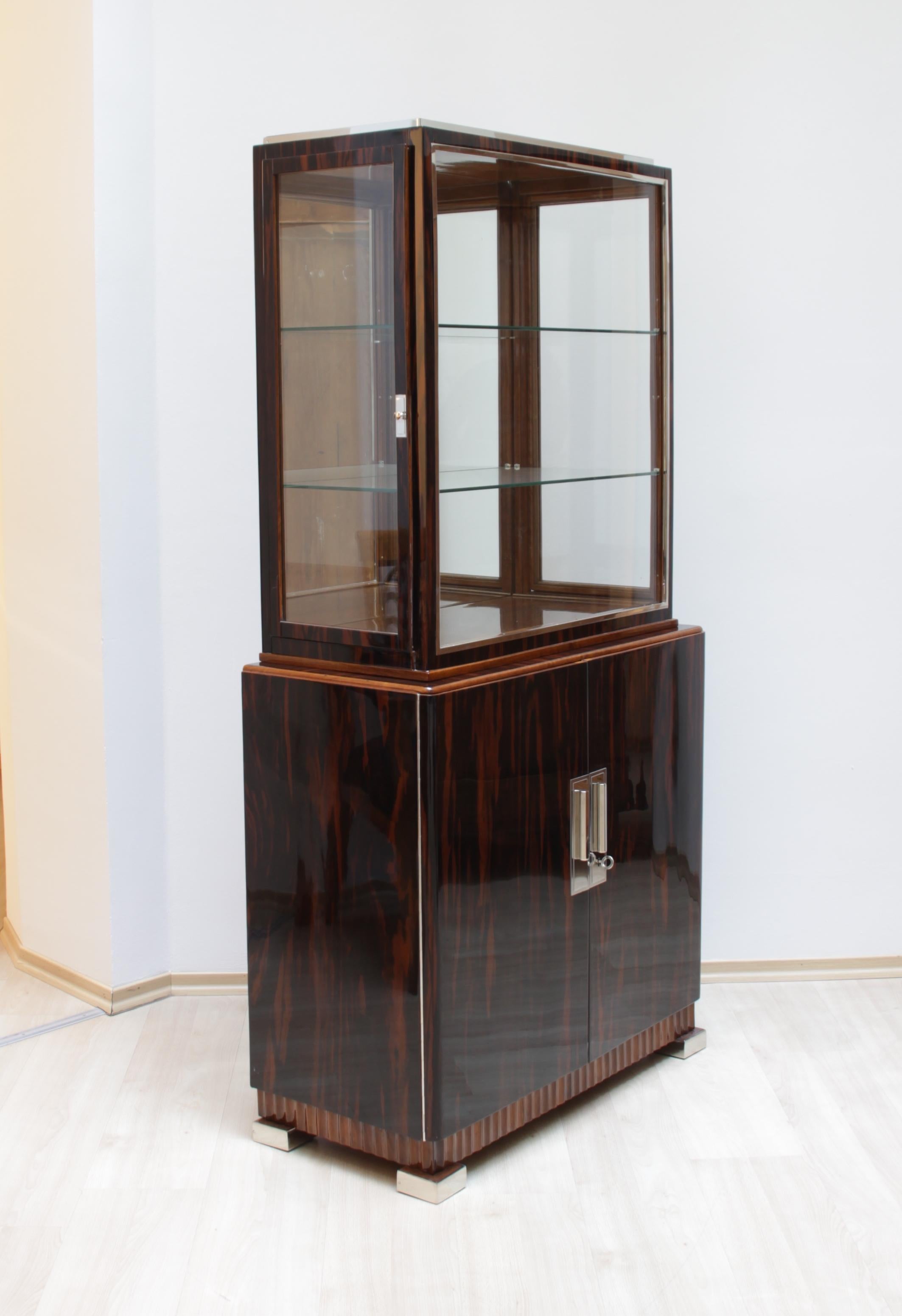 Very elegant and rare Art Deco Vitrine / Showcase in Macassar Veneer from France around 1925.

Glassed on three sides. Both sides can be opened, while the front glass remains. 

Amazing Macassar veneer on the outside. The inside of the door is