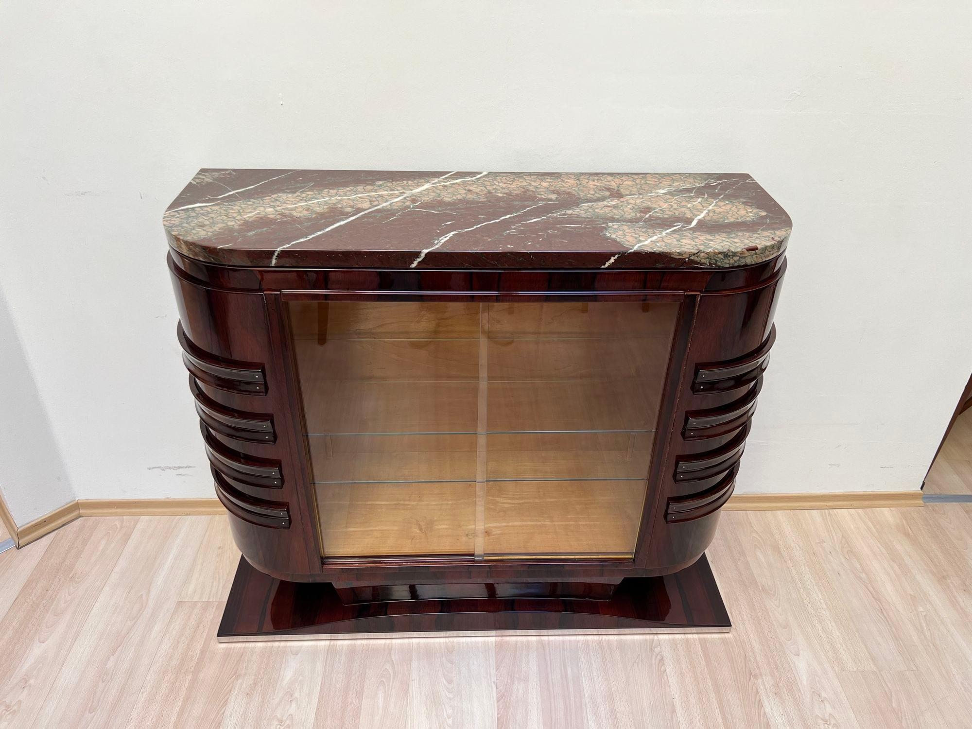 Elegant original, Art Deco vitrine, showcase or sideboard in lacquered rosewood veneer from France around 1930.
Top with stunning thick original marble slab in red-grey-green structure, polished to high-gloss. Elegantly curved base, veneered in