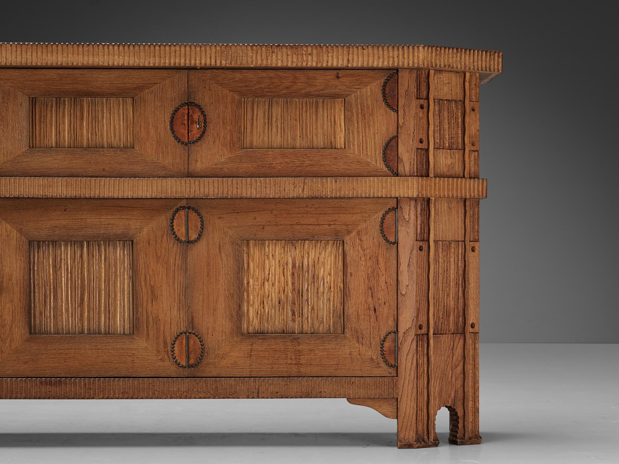 Art Deco Vittorio Valabrega Sizable Sideboard in Oak  In Good Condition For Sale In Waalwijk, NL