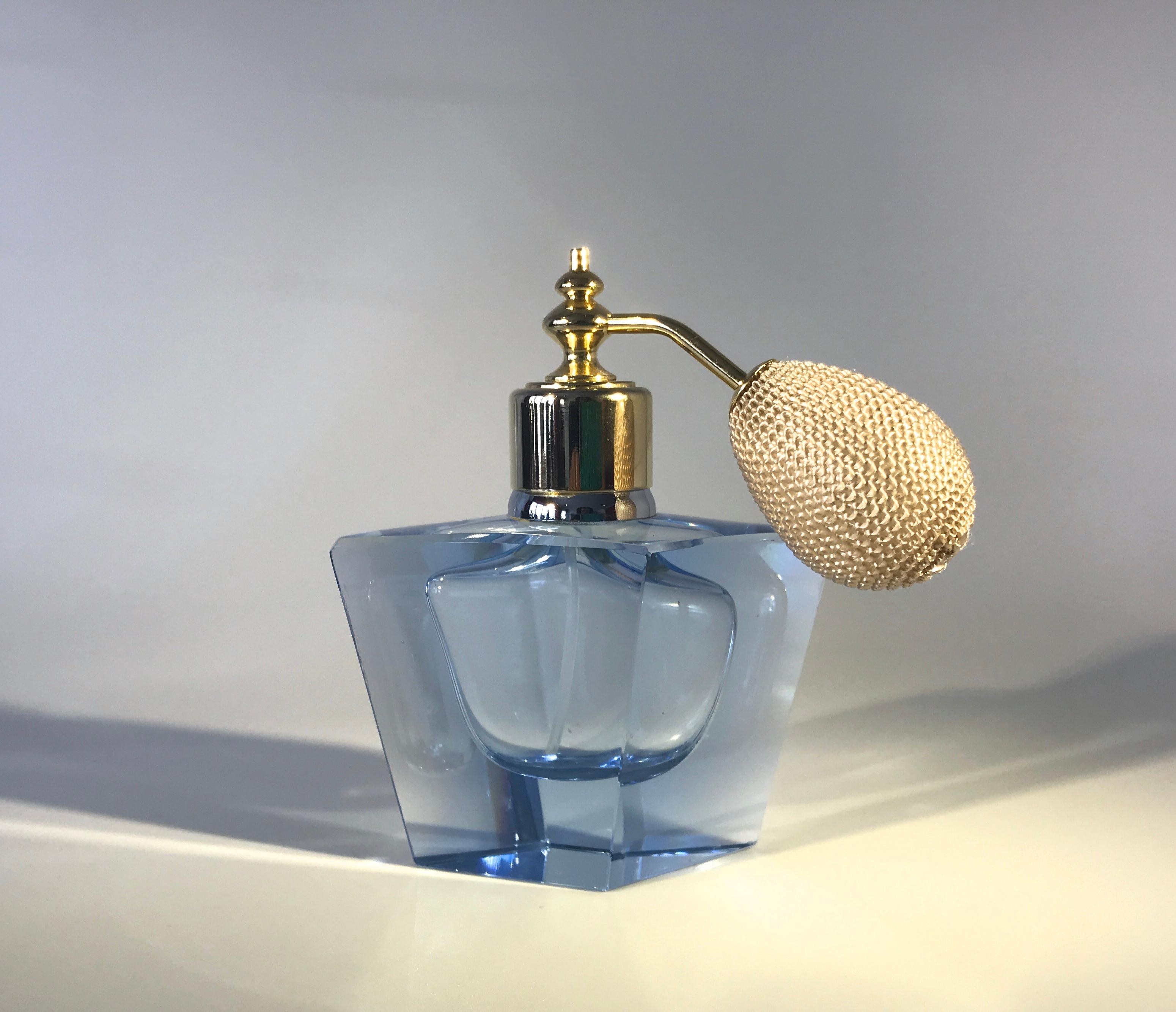 A sublime vintage blue crystal perfume atomizer and matching tray in the vogue of Art Deco.
Believed to be of West German origin, the clean lines of this duo is elegance exemplified,
circa 1960s
Atomizer measures: Height 4.25 inch, width 2.75
