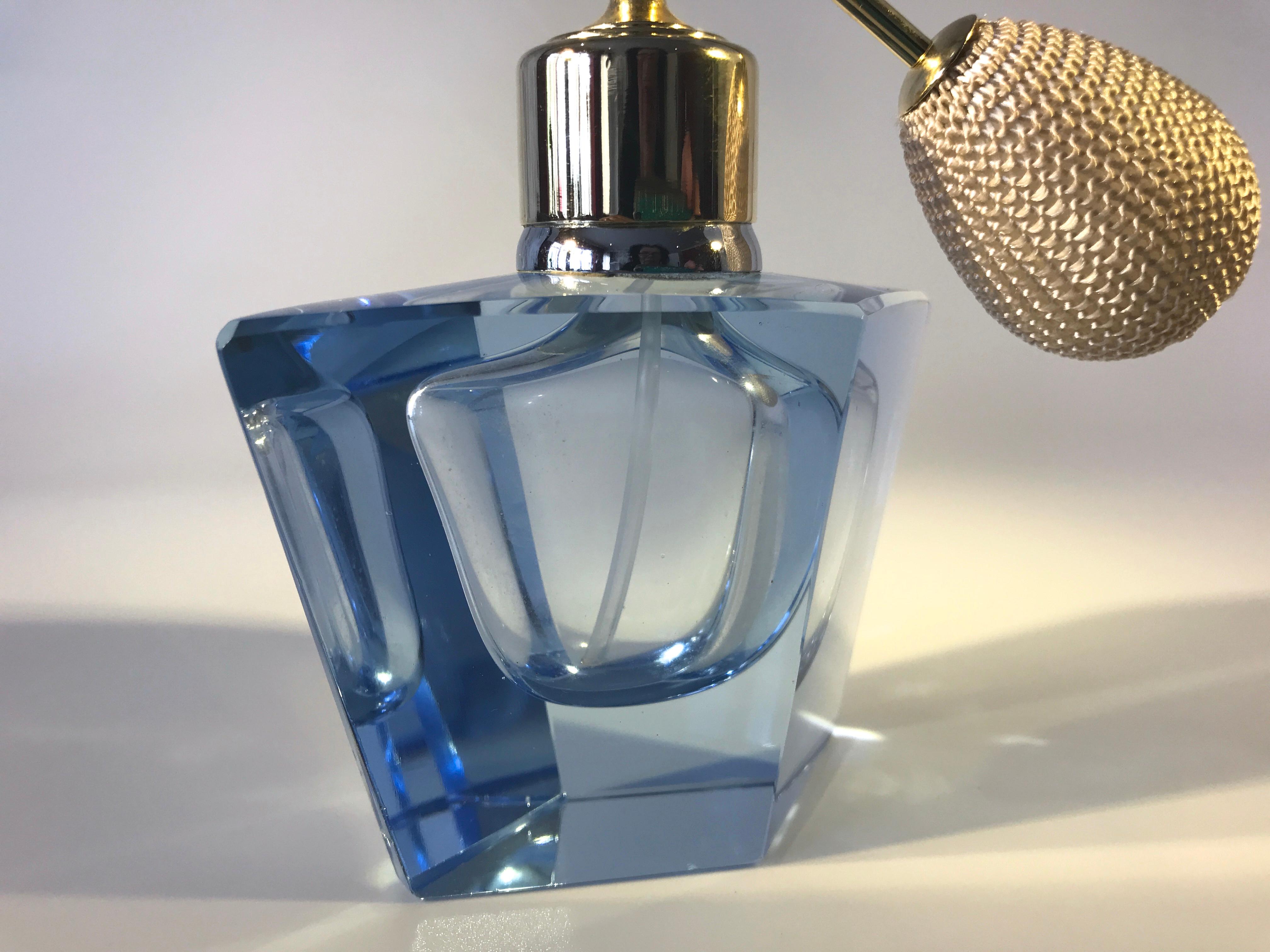 Polished Art Deco Vogue Vintage Electric Blue Crystal Perfume Atomiser and Diagonal Tray For Sale
