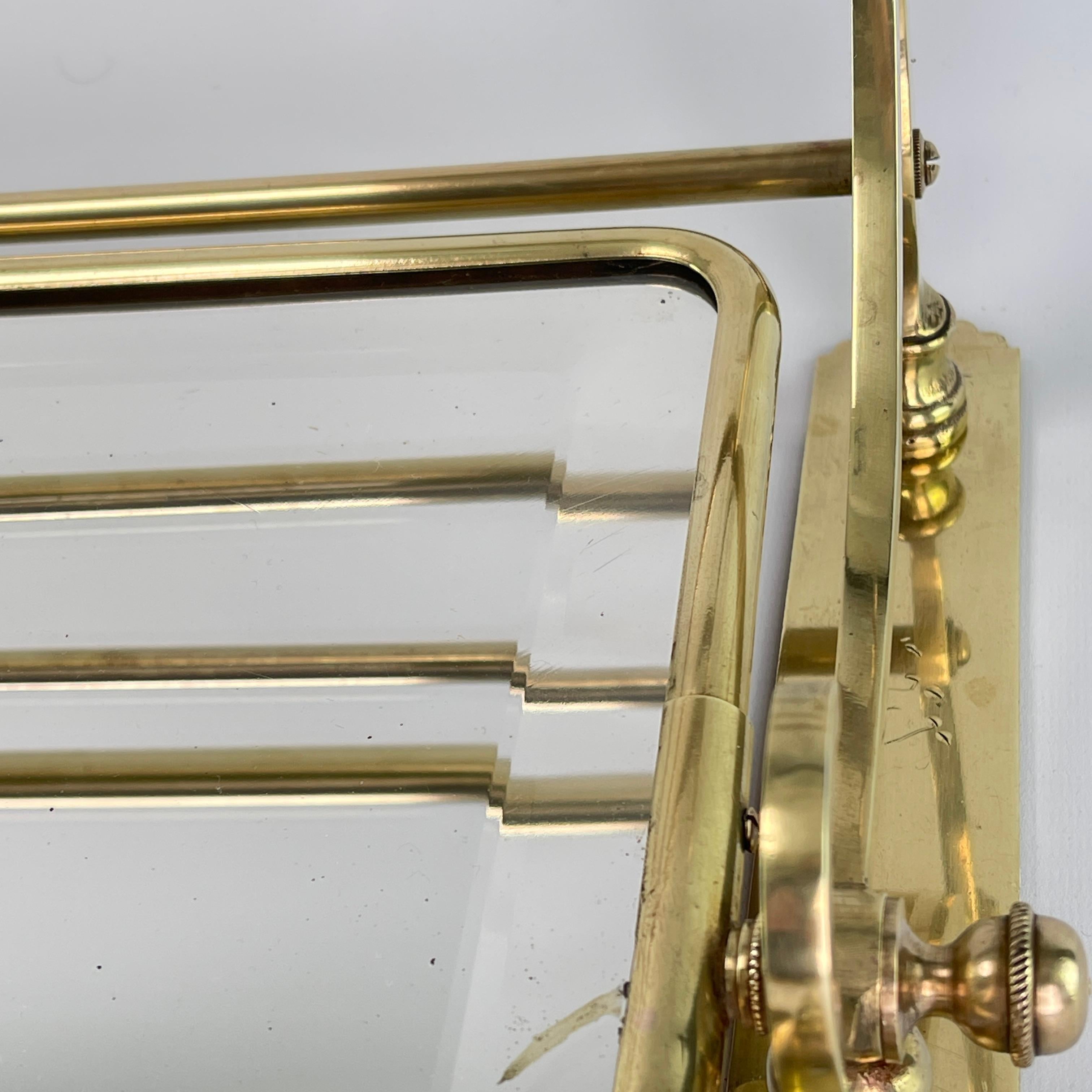Metà XX secolo Appendiabiti a muro Art&Deco con specchio in ottone, anni '30 in vendita
