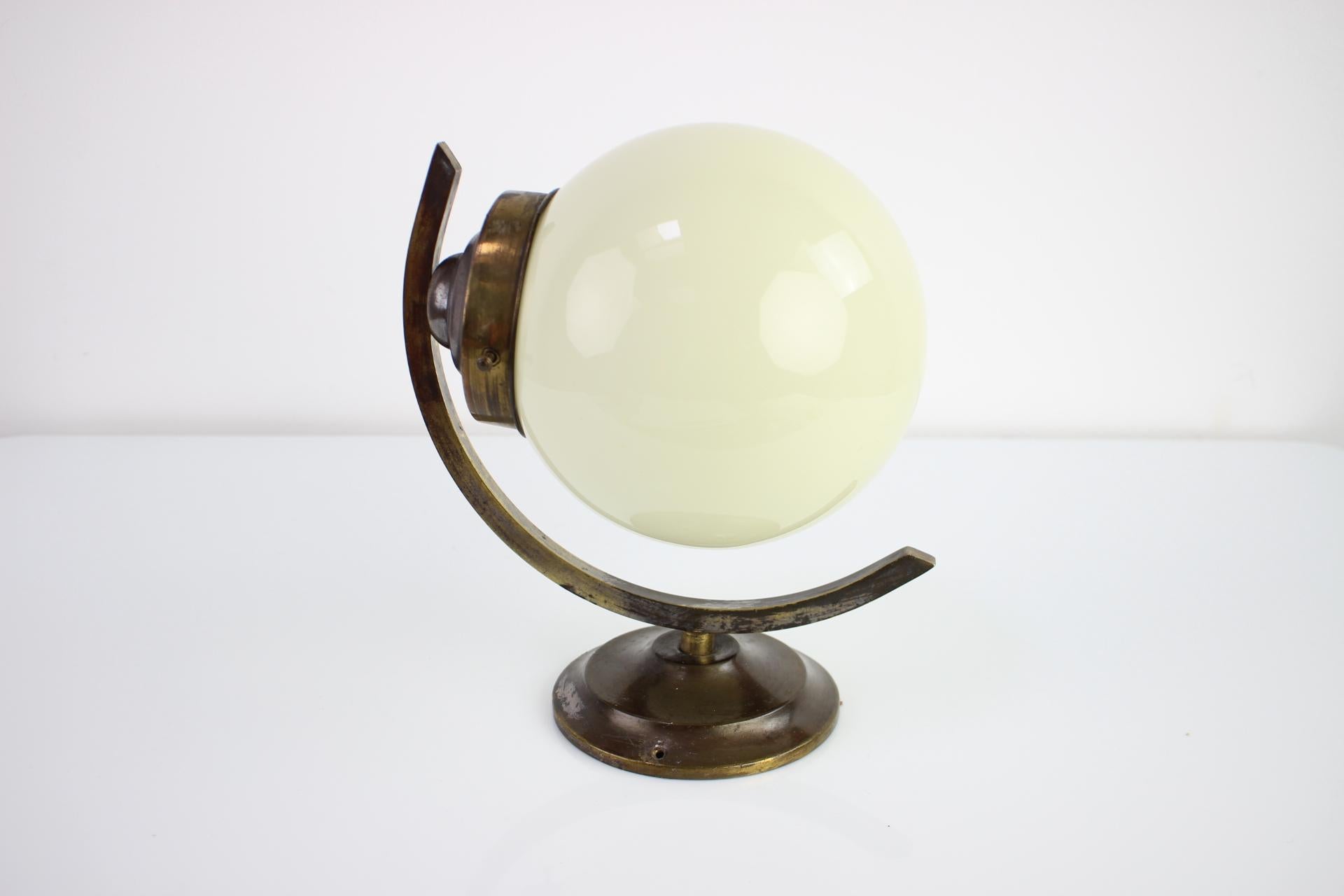 Mid-Century Modern Art Deco Wall Lamp, 1930's For Sale