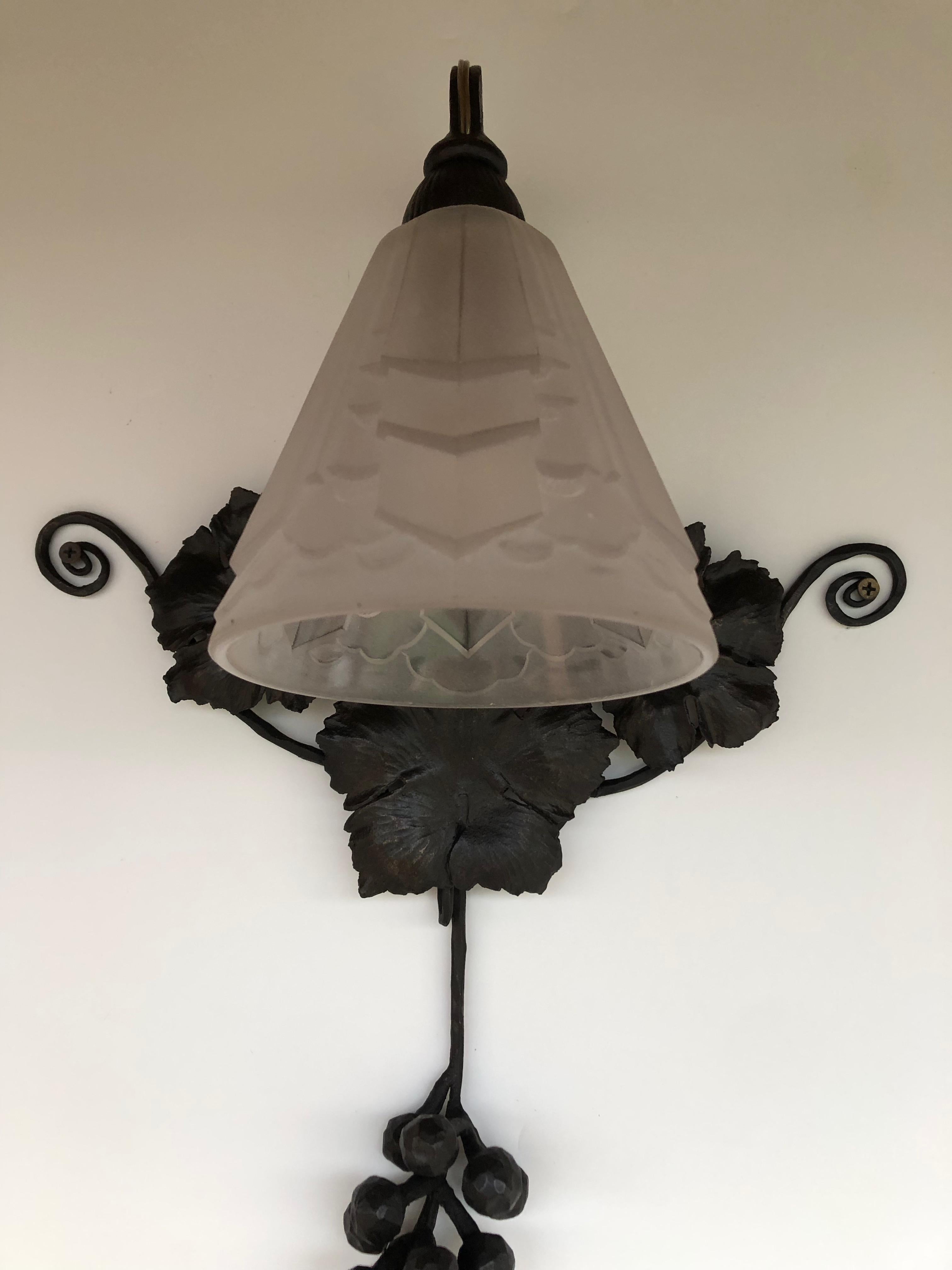 French Art Deco Wall Lamp in the style of Degue. For Sale