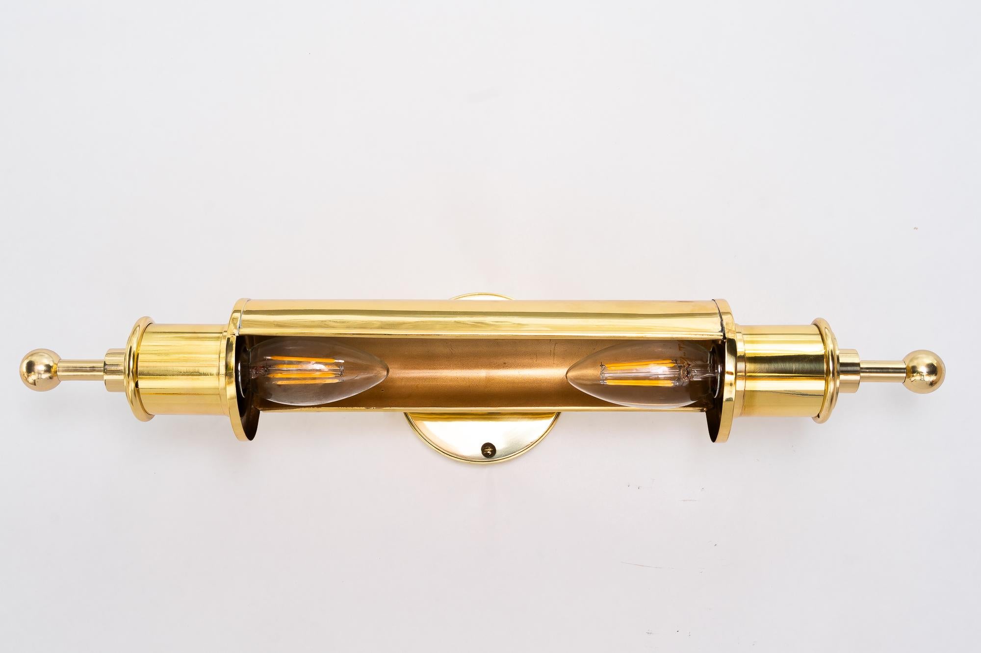 Art Deco Wandleuchte wien um 1920
Messing poliert und emailliert
2 Glühbirnen e14 