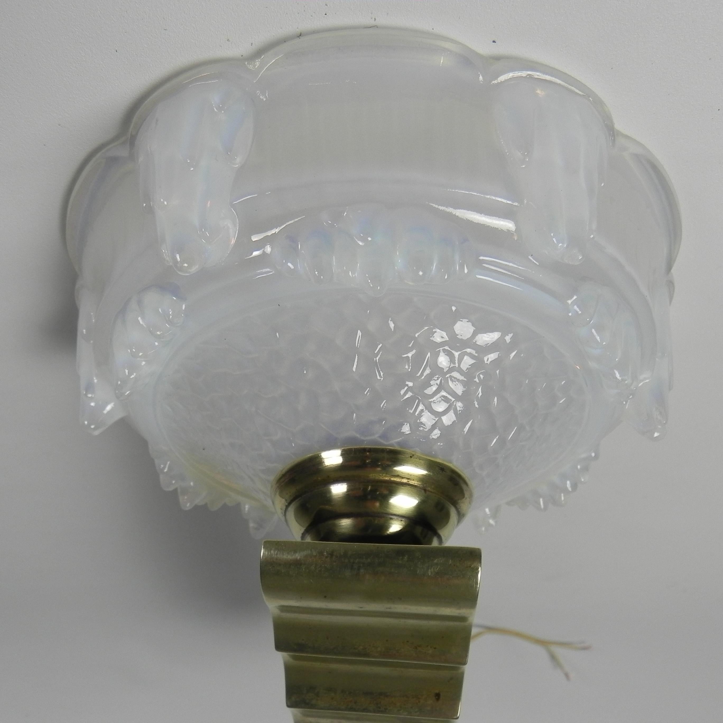 Art Deco wall lamp with opalescent glass, 30s For Sale 5