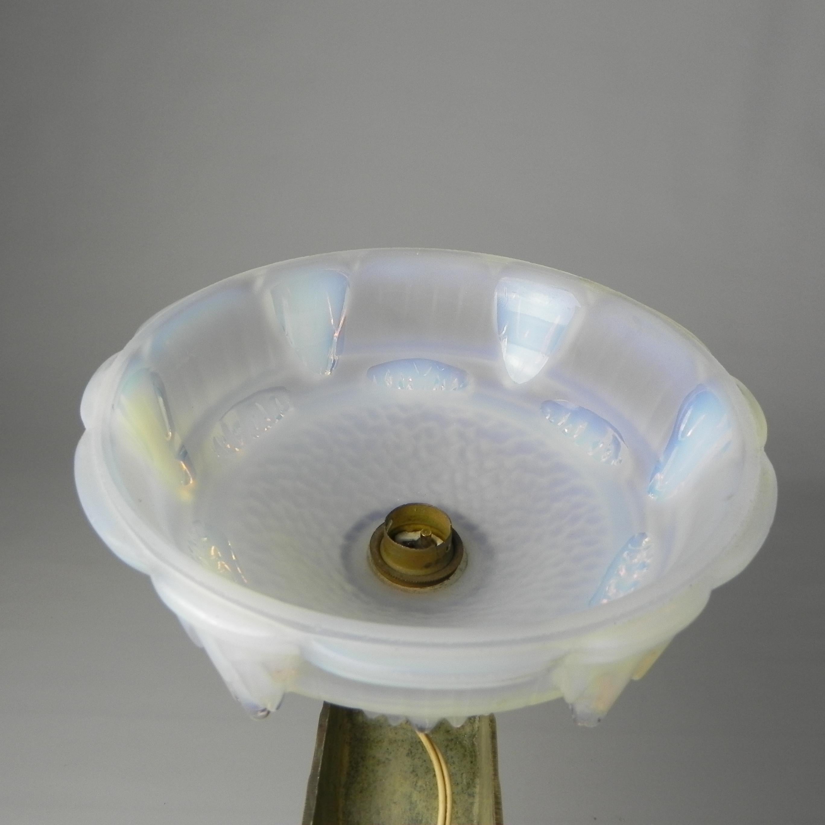 Art Deco wall lamp with opalescent glass, 30s For Sale 7