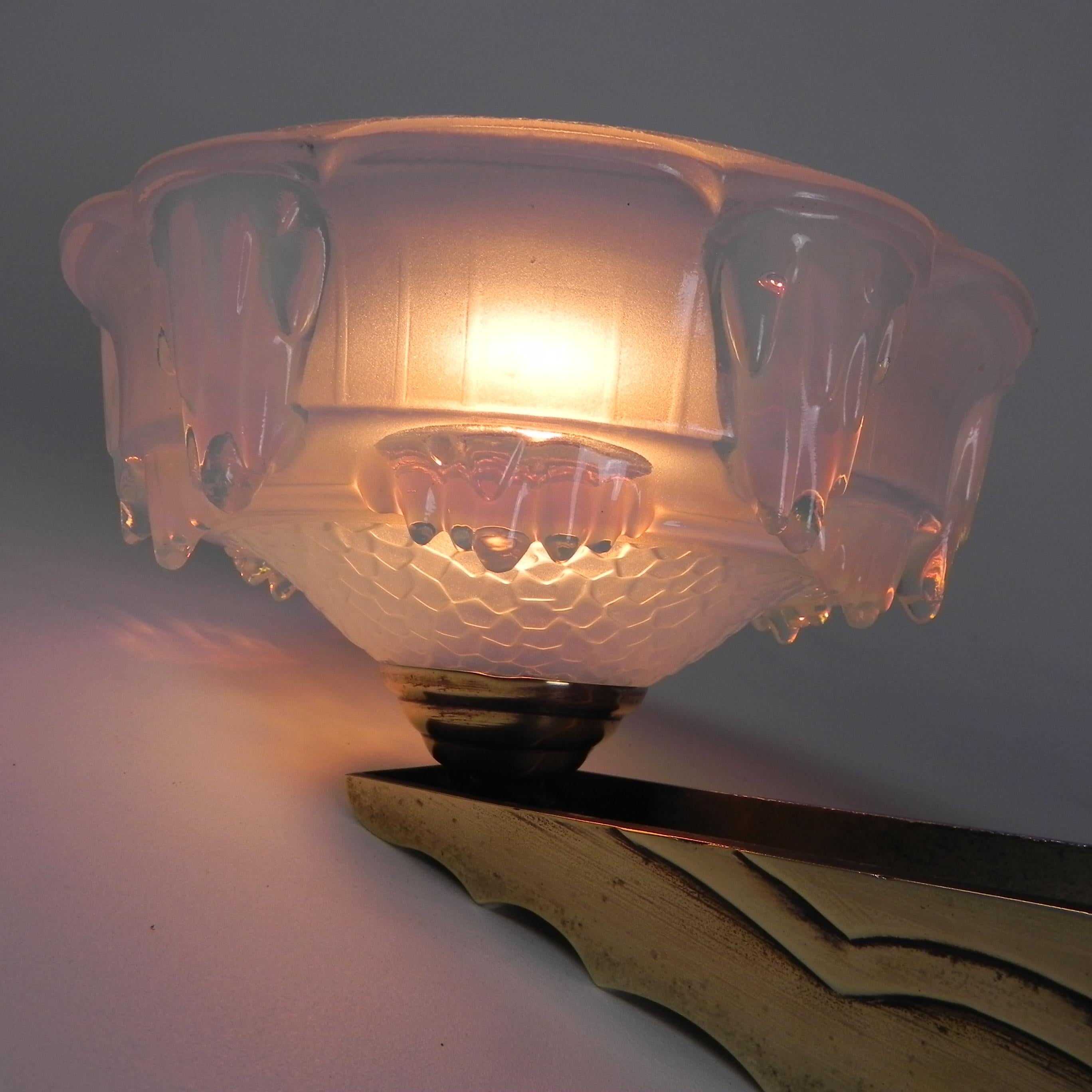Art Deco wall lamp with opalescent glass, 30s For Sale 10