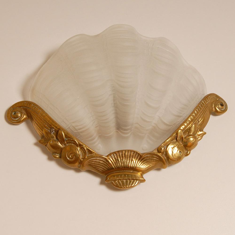 Lámparas de pared Art Decó Lámparas de concha de almeja de cristal Bronce dorado Oro blanco  un par Hecho a mano en venta