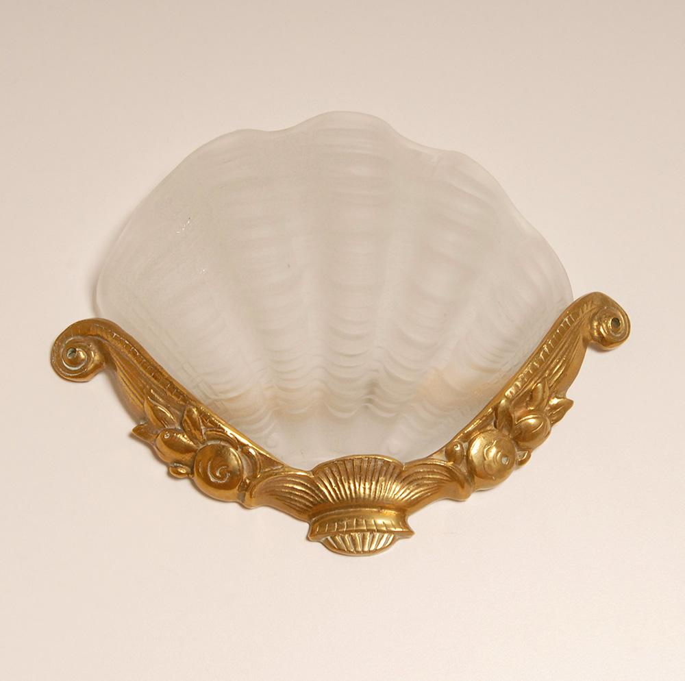Lámparas de pared Art Decó Lámparas de concha de almeja de cristal Bronce dorado Oro blanco  un par Mármol en venta