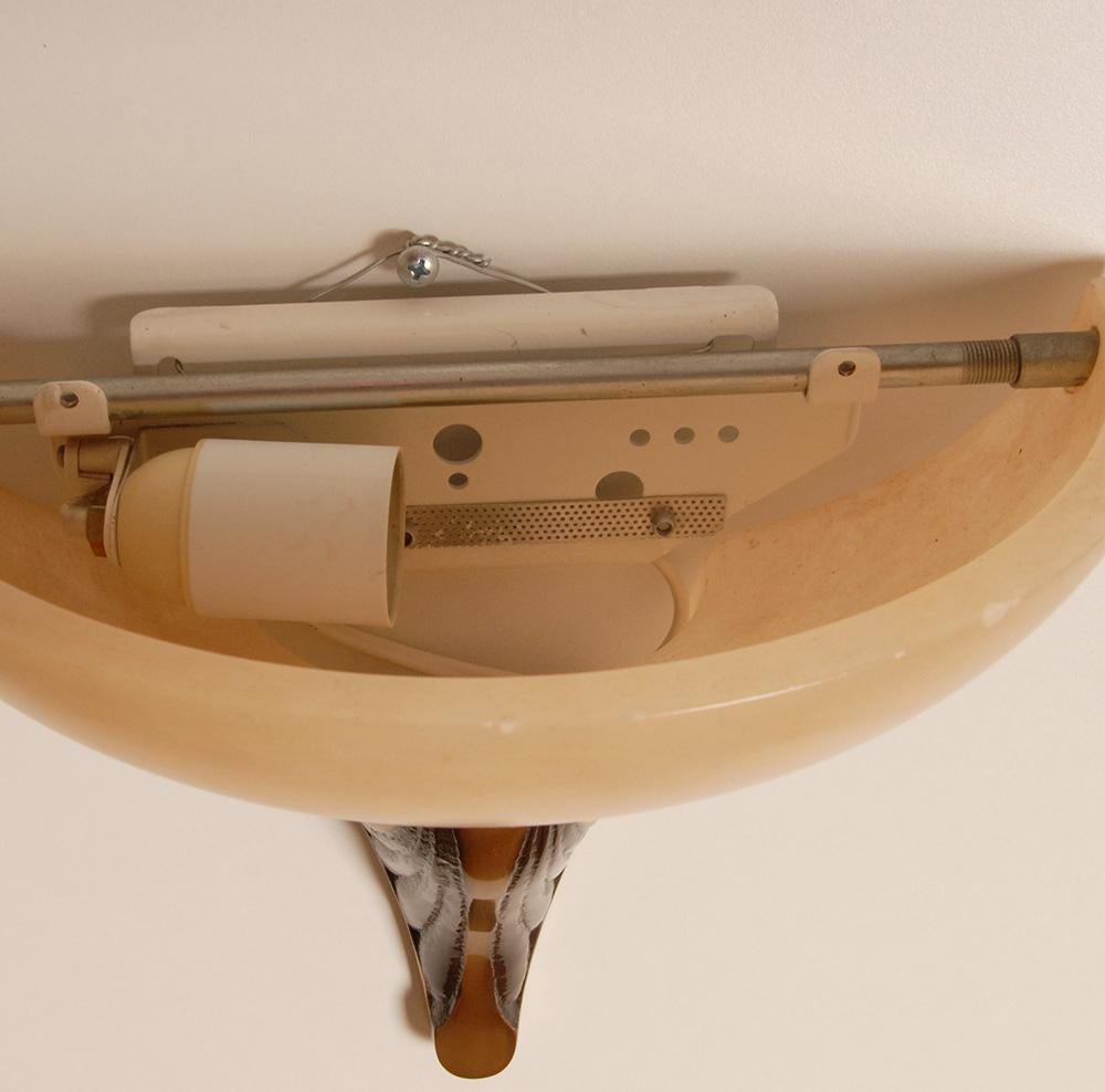 Fatto a mano Lampade da parete Art Deco Sconces in marmo alabastro bronzo Mid Century Revival una coppia in vendita