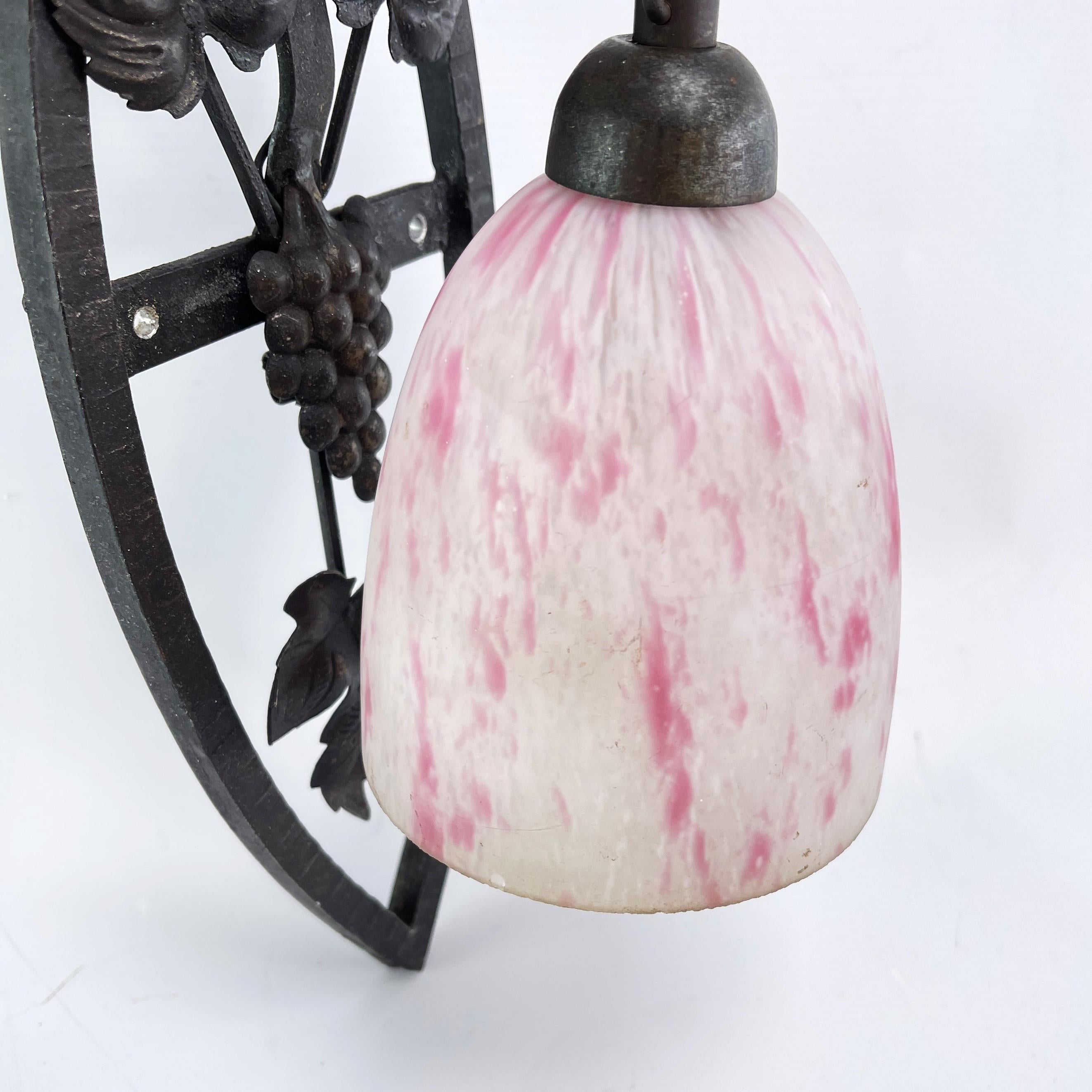 Art Deco wall light Pate de Verre Glass by Schneider France, 1920s In Good Condition For Sale In Bingen am Rhein, RP
