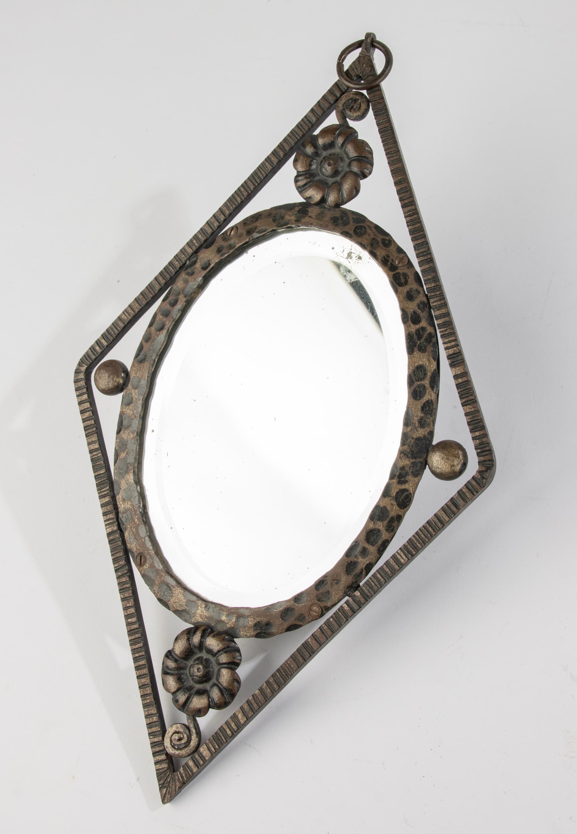 A nice little wall mirror, from the French Art Deco period.
The mirror is made of wrought iron. Beautiful design.
The diamond shape is typical of the French Art Deco style.

The mirror is in good condition. A little weathering on the mirror