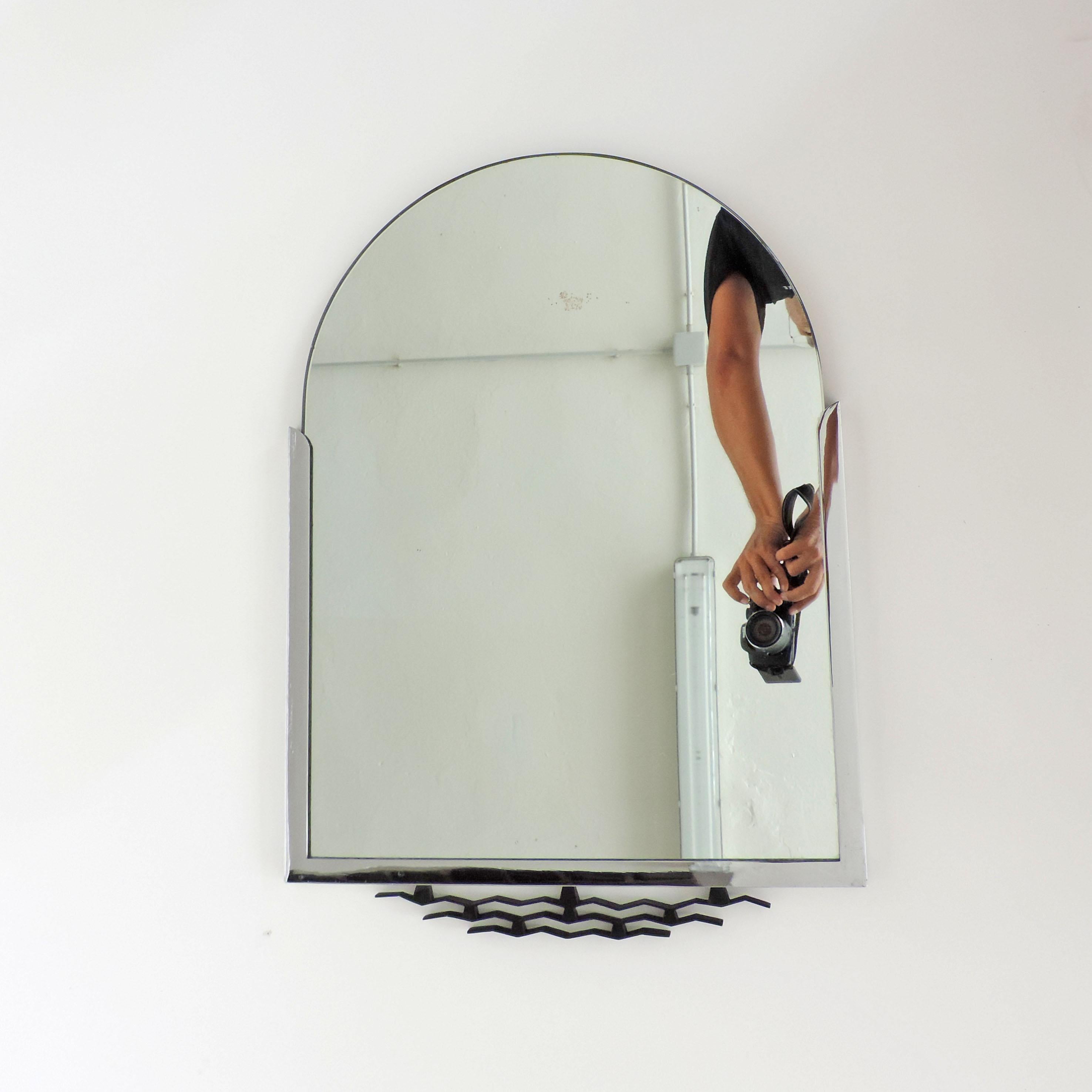 Art Deco Wall Mirror in Chrome and Metal for La Rinascente, Italy 1920s In Good Condition For Sale In Milan, IT