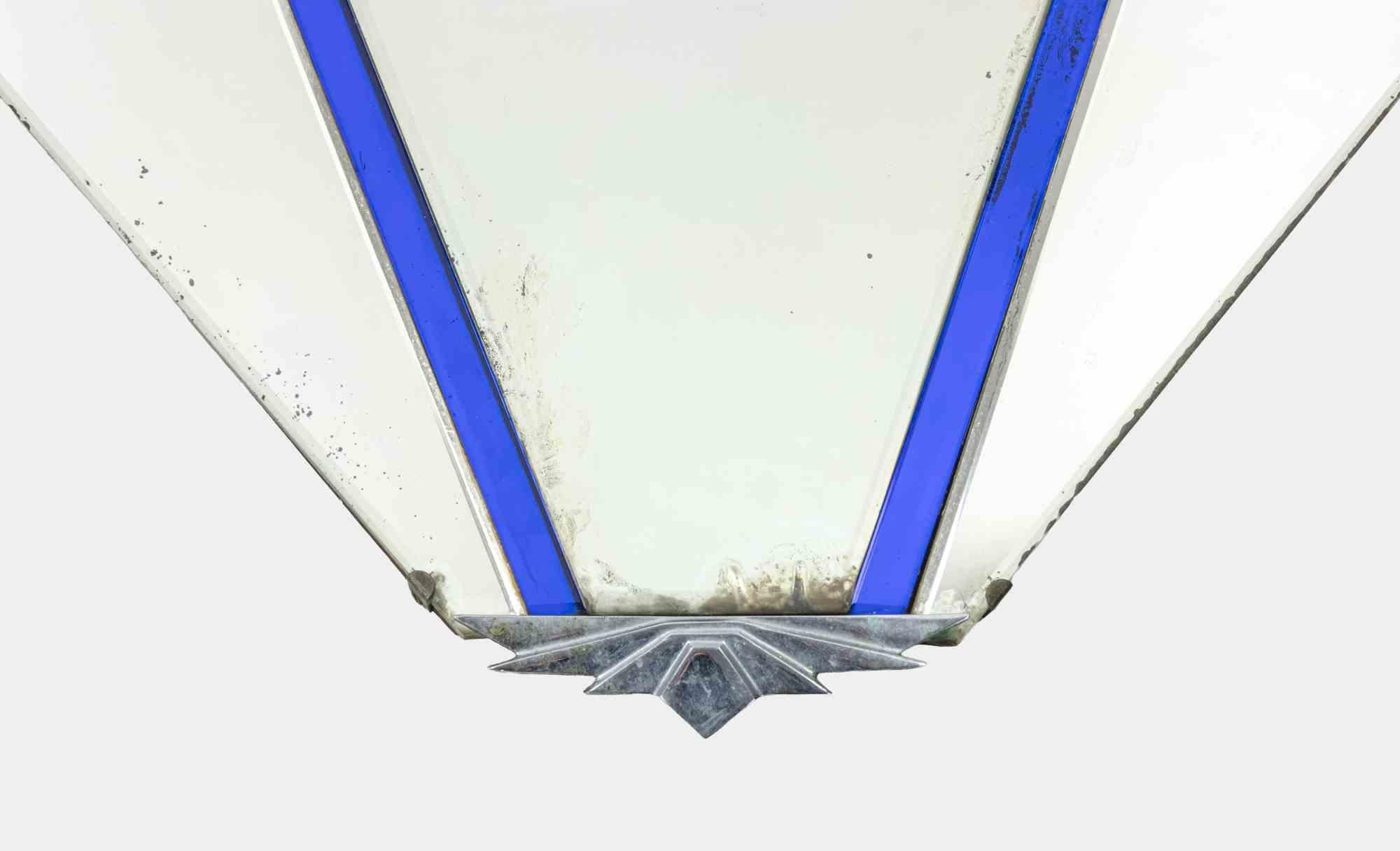Specchio da parete Art Dèco vintage realizzato negli anni 1920/30.

Glass and metal.

Graffi e perdite sullo specchio, per il resto buone condizioni.