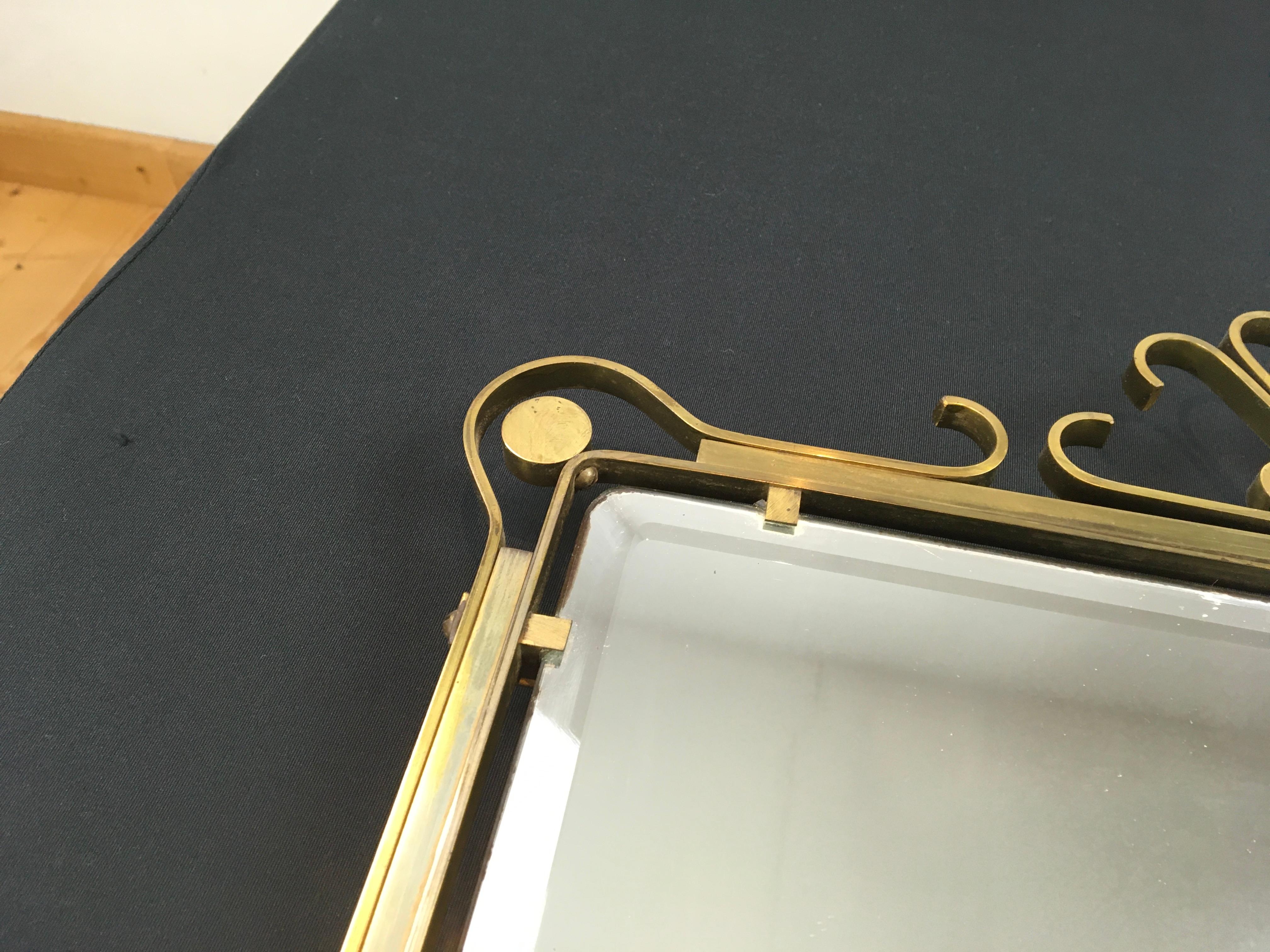 Art Deco Wall Mirror of Brass with Beveled Mirror Glass In Good Condition In Antwerp, BE