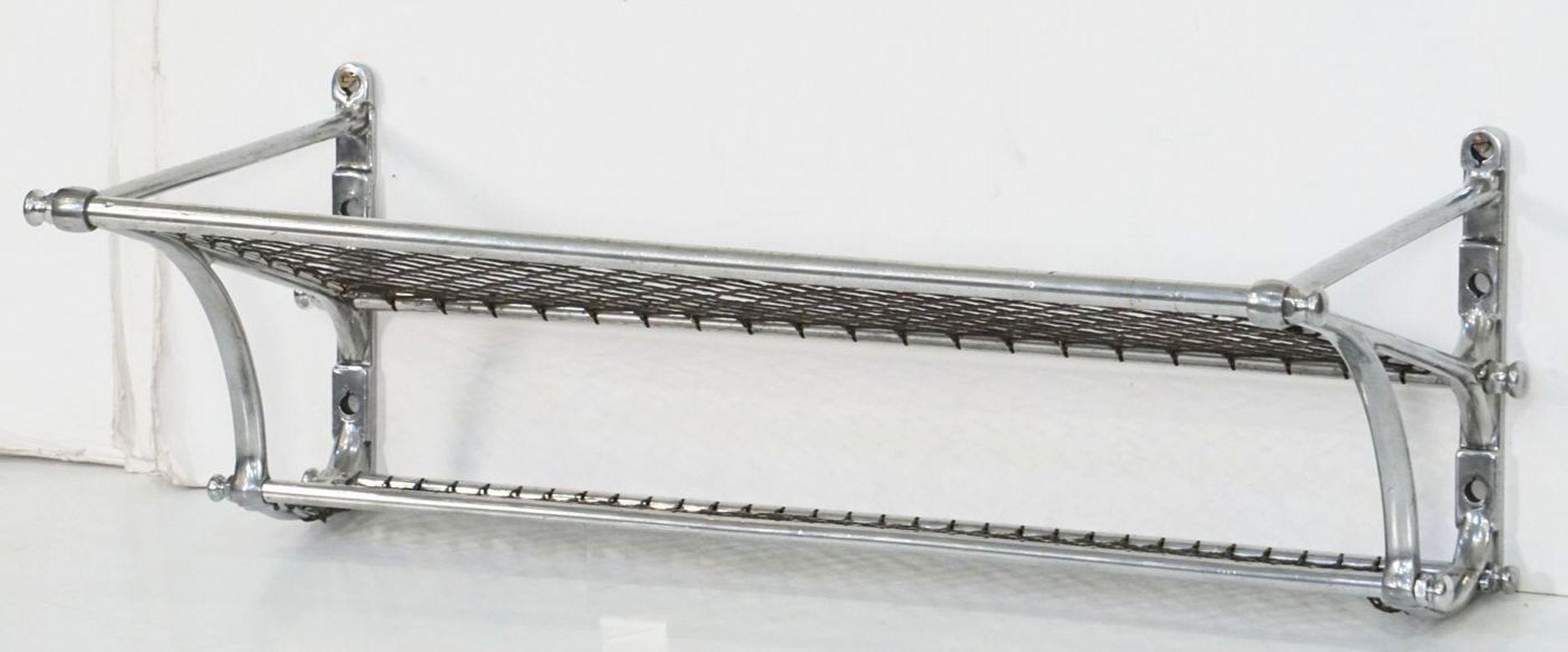 Art-Déco-Wandregal oder Regal aus poliertem Aluminium mit Zuggepäck im Angebot 8