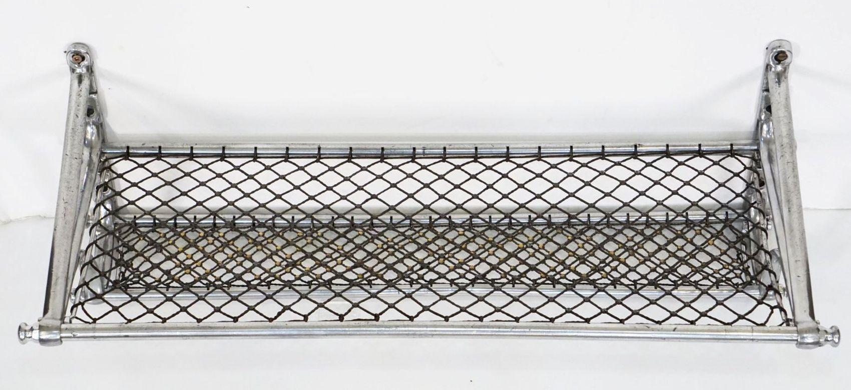 Art-Déco-Wandregal oder Regal aus poliertem Aluminium mit Zuggepäck (Poliert) im Angebot