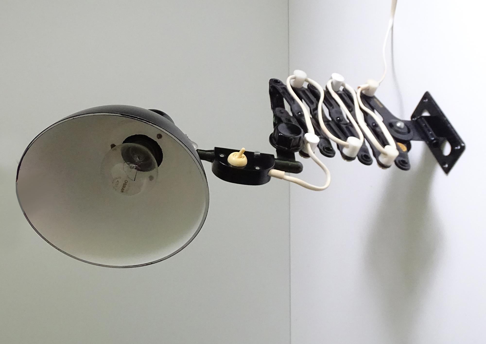 Wall-Mounted Art Deco Bauhaus Scissor Lamp, Sconce, 1960s  In Good Condition For Sale In Bremen, DE