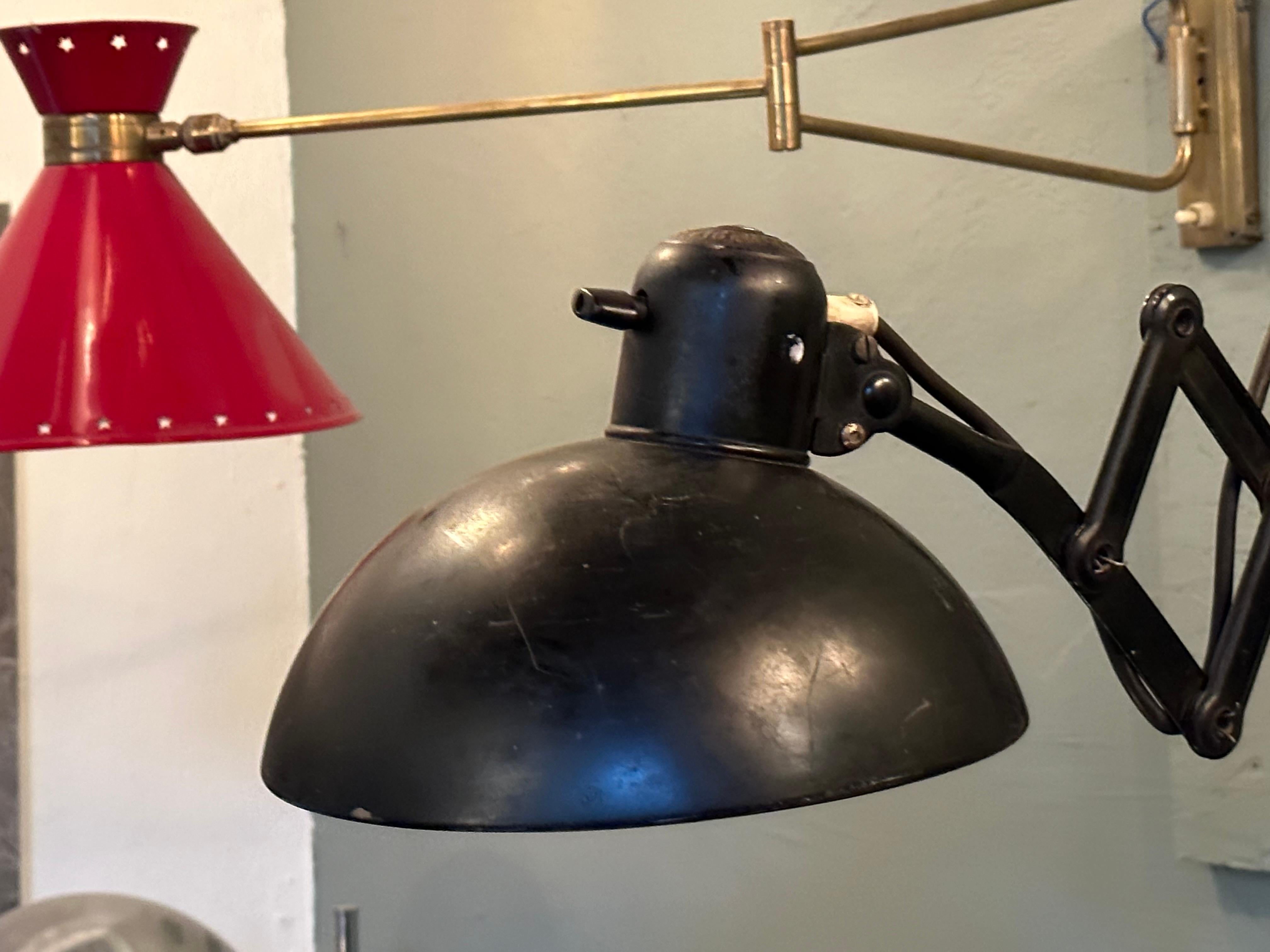 Art Deco Wall Scissor Lamp No. 6718 by Christian Dell for Kaiser, Germany 1935 In Good Condition For Sale In Saarbruecken, DE