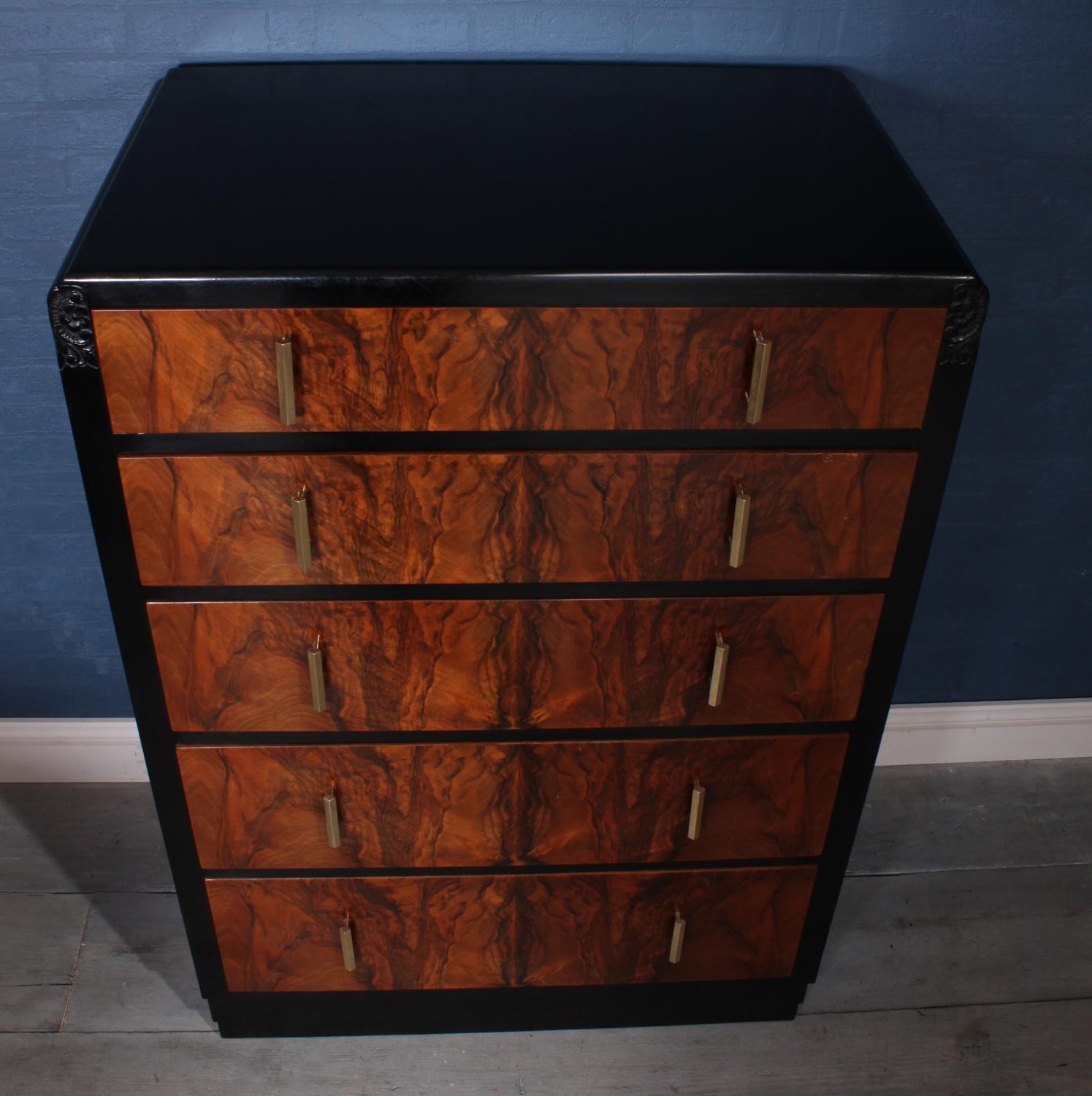 Art Deco walnut and ebonised chest of drawers
An Art Deco five drawer tall chest of drawers, with brass handles in excellent condition throughout.

Age: 1930

Style: Art Deco

Material: Walnut

Origin: UK

Condition: Very Good, newly