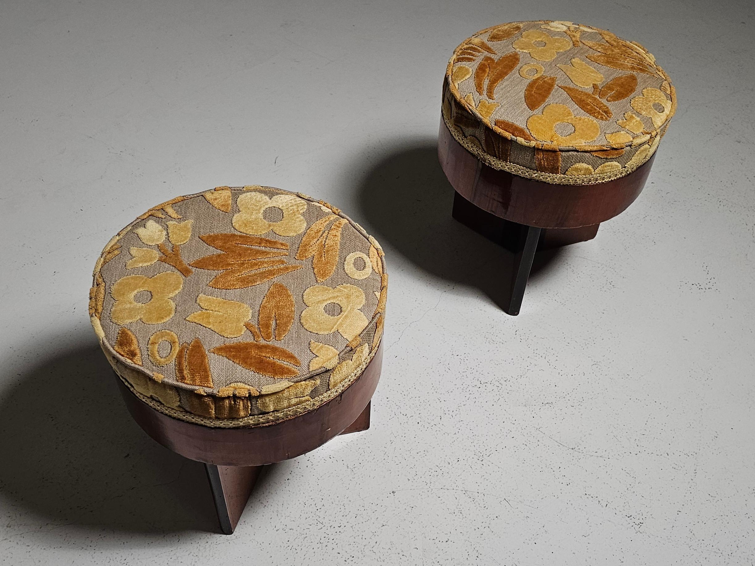 Sgabelli Art déco in noce e tessuto a stampa floreale, Italia In condizioni buone in vendita a amstelveen, NL