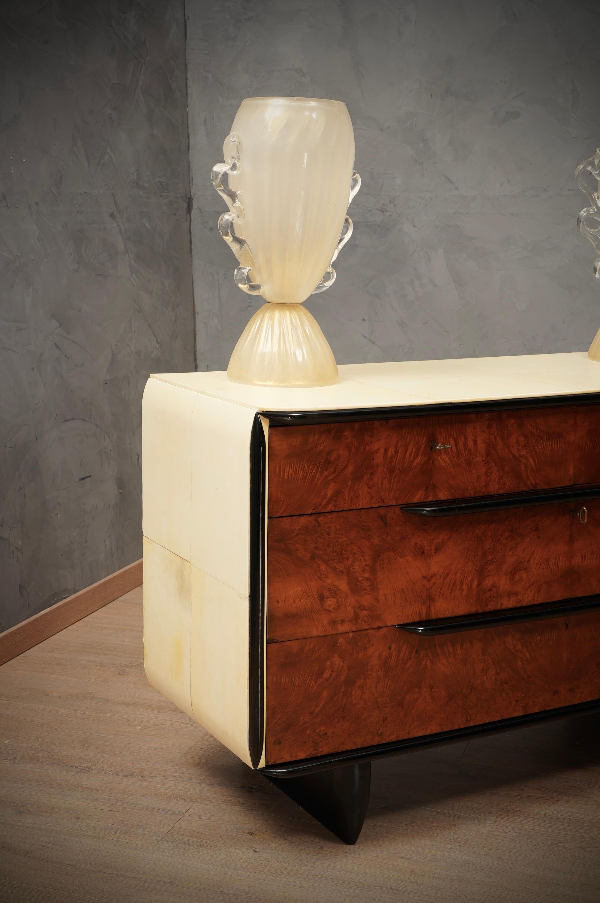 Art Deco Walnut and Goat Skin Italian School Commode Chest of Drawers, 1930 For Sale 4
