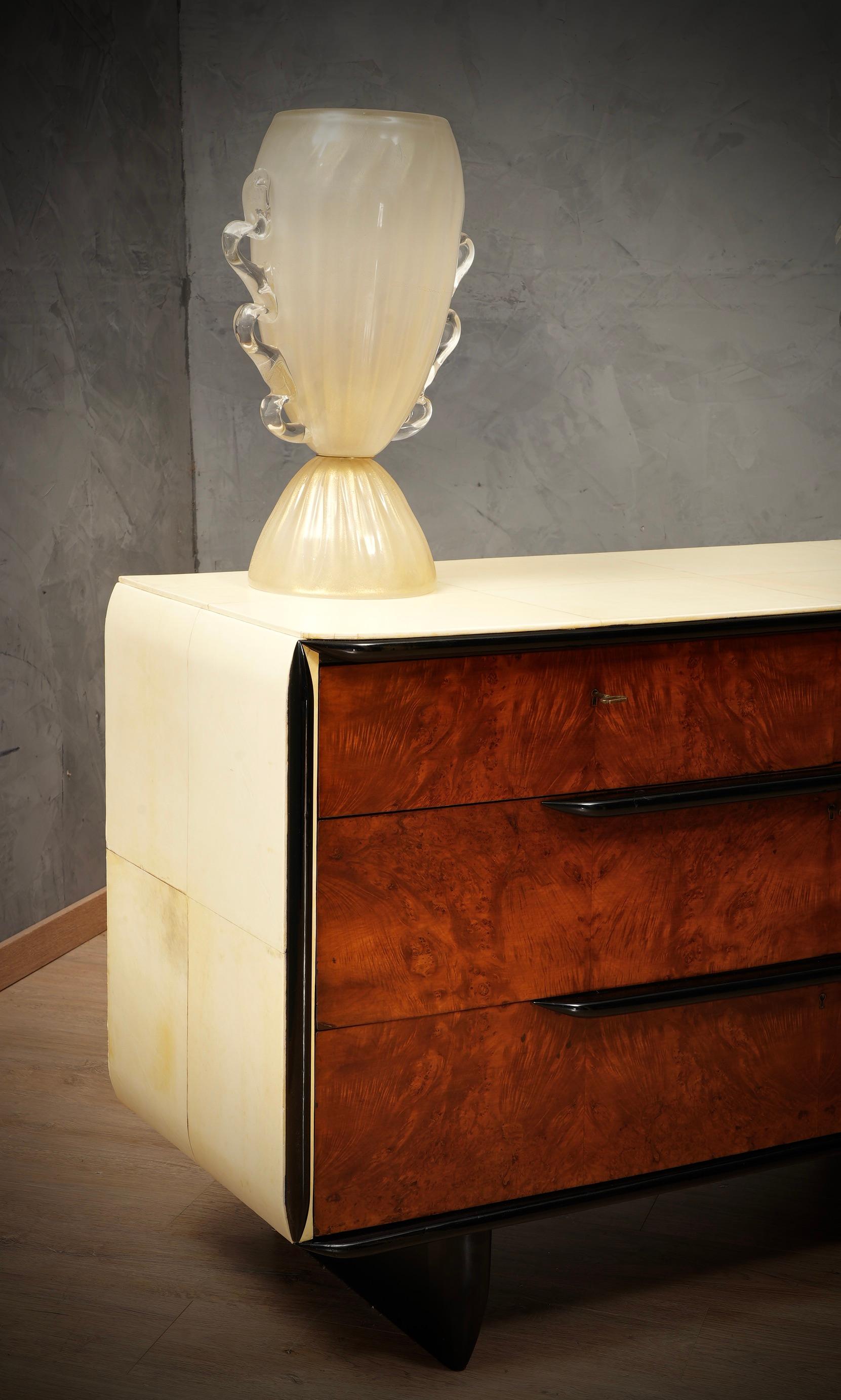 Italienische Schule-Kommode und Schubladenkommode aus Nussbaum und Ziegenleder im Art déco-Stil, 1930 im Angebot 5