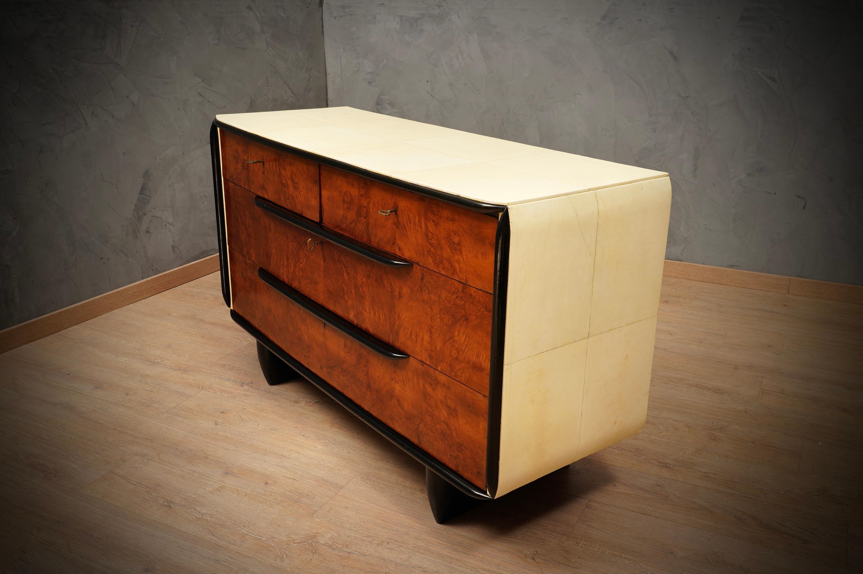 Italienische Schule-Kommode und Schubladenkommode aus Nussbaum und Ziegenleder im Art déco-Stil, 1930 im Angebot 1