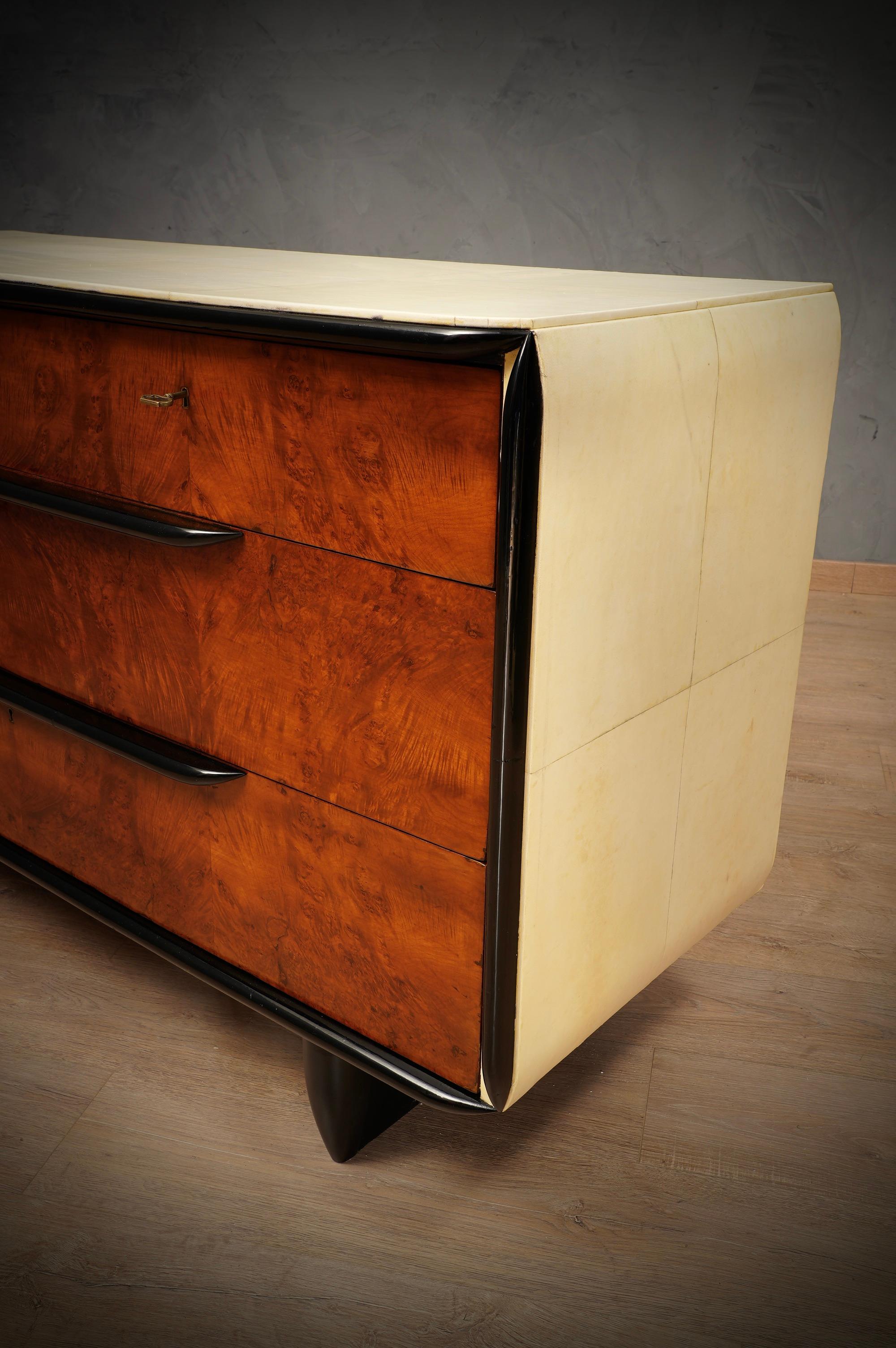 Italienische Schule-Kommode und Schubladenkommode aus Nussbaum und Ziegenleder im Art déco-Stil, 1930 im Angebot 3