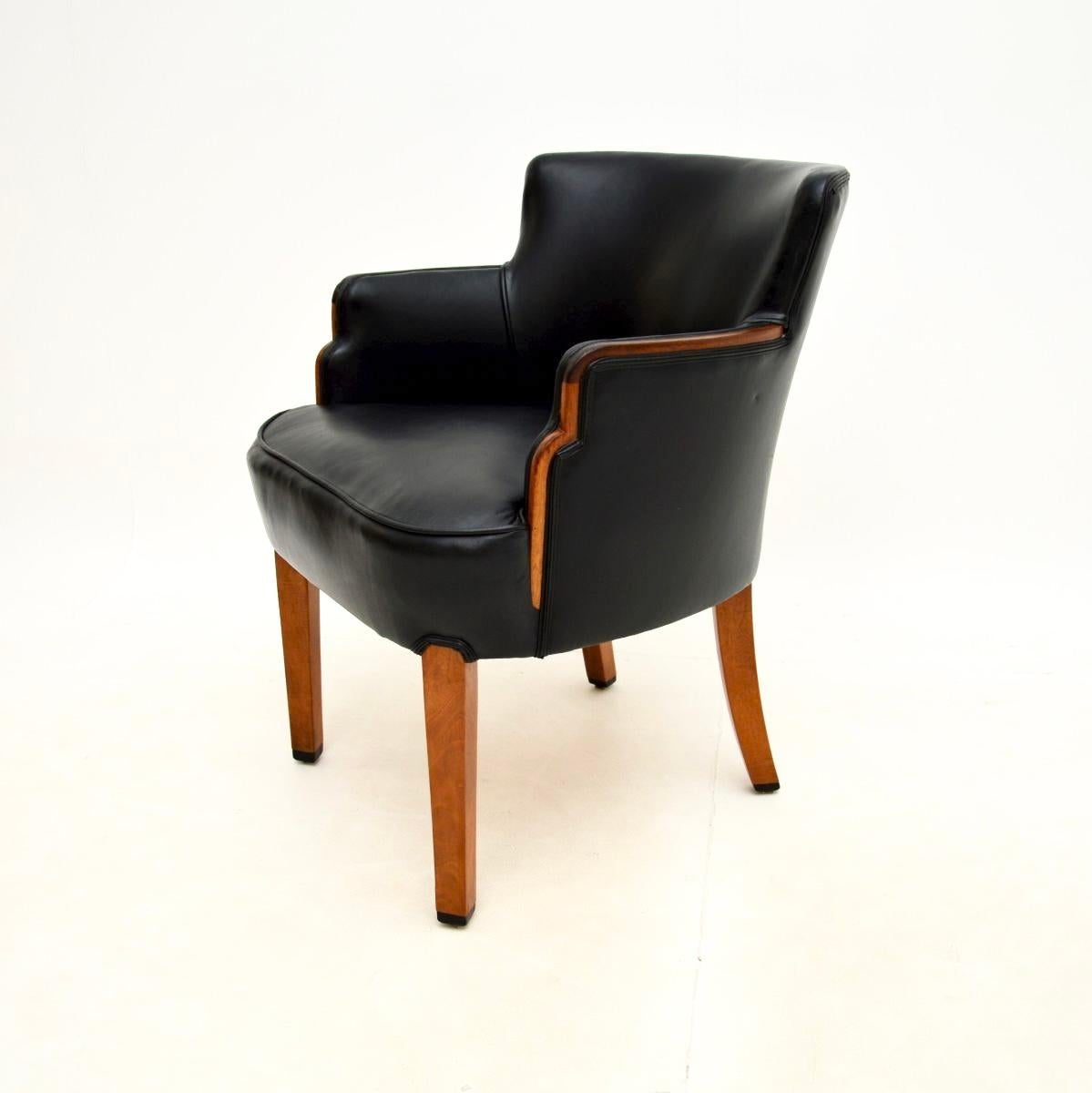 Sillón / Silla de escritorio Art Decó de nogal y cuero Británico en venta