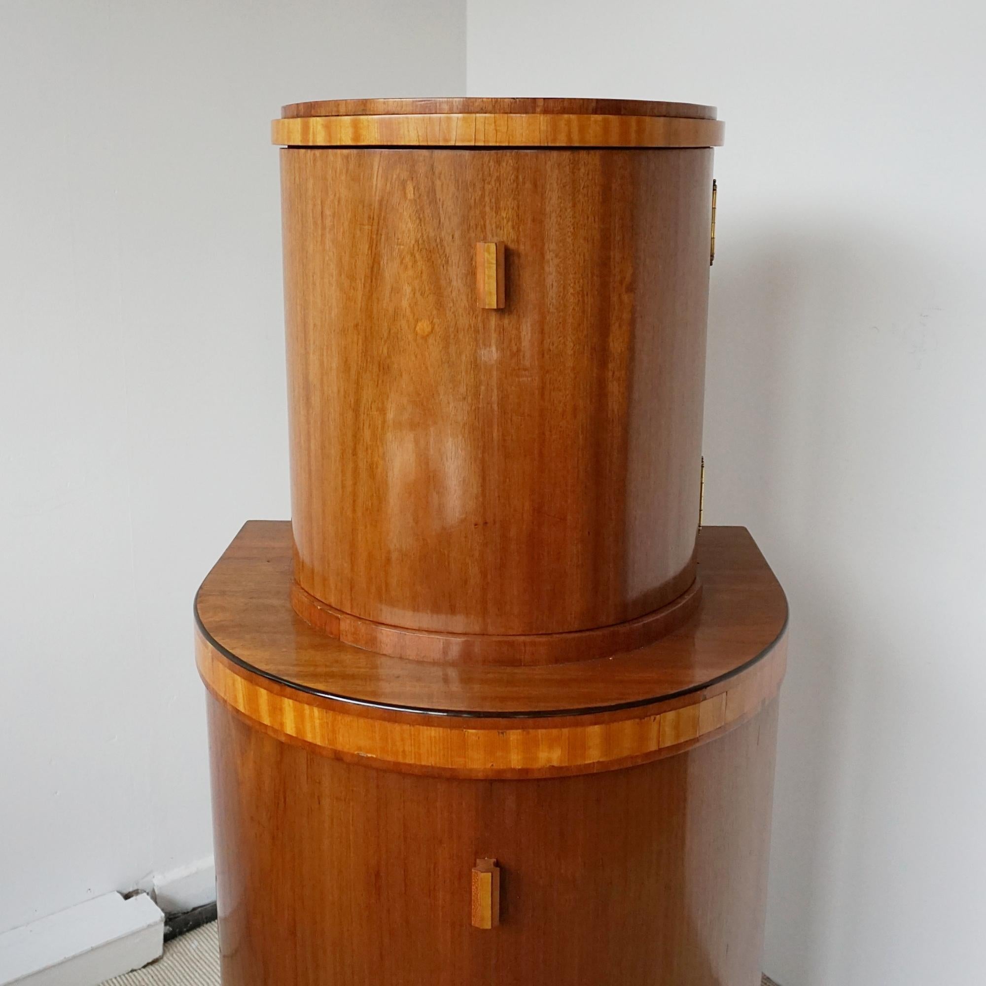 Coctelera Art Decó de nogal y abedul satinado en venta 10