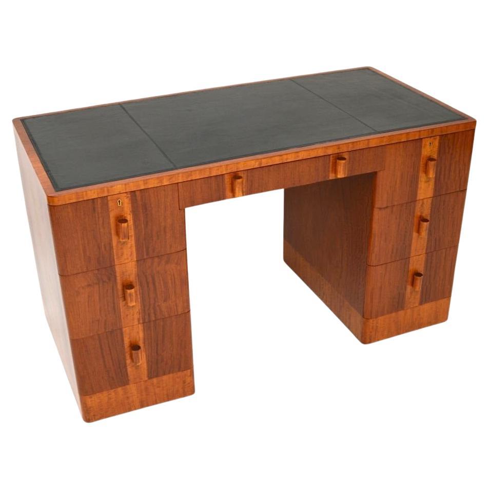 Bureau Art Déco en noyer et satiné avec dessus en cuir en vente