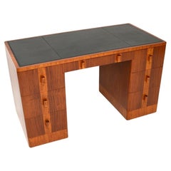 Bureau Art Déco en noyer et satiné avec dessus en cuir