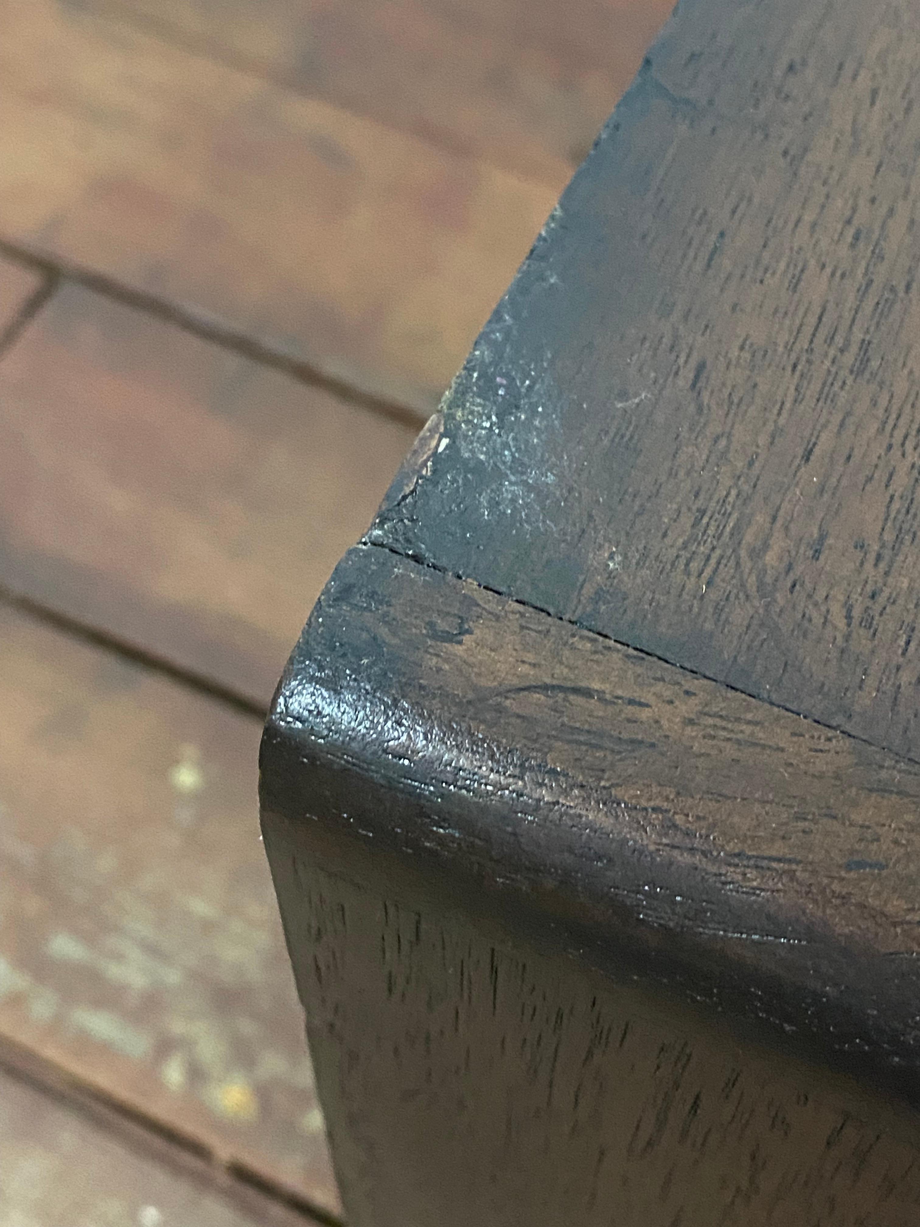 Art Deco Nussbaum und gesponnenem Aluminium Schritt zurück End Tische, ein Paar im Angebot 11