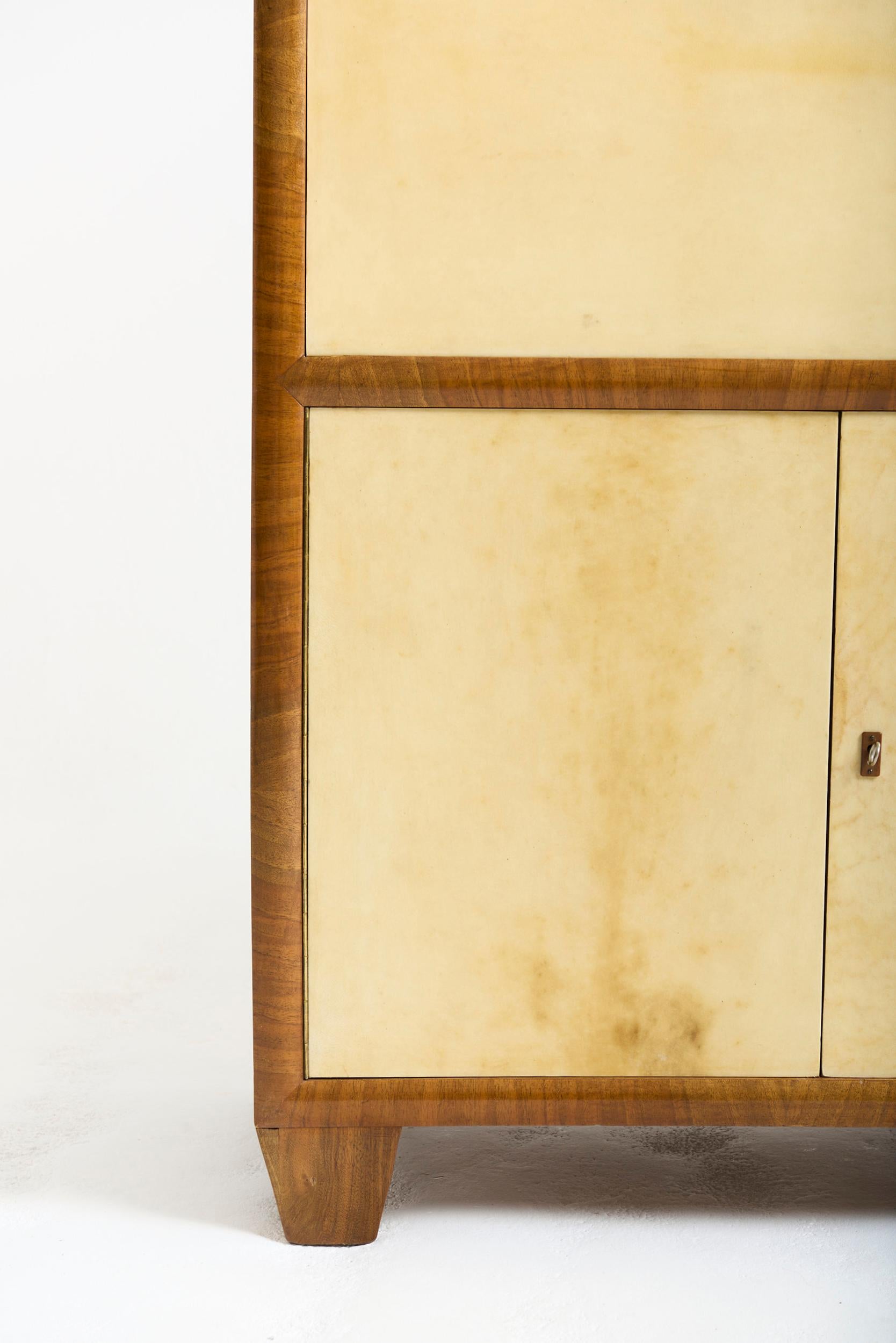 Cabinet Art Deco in noce e velum in vendita 4