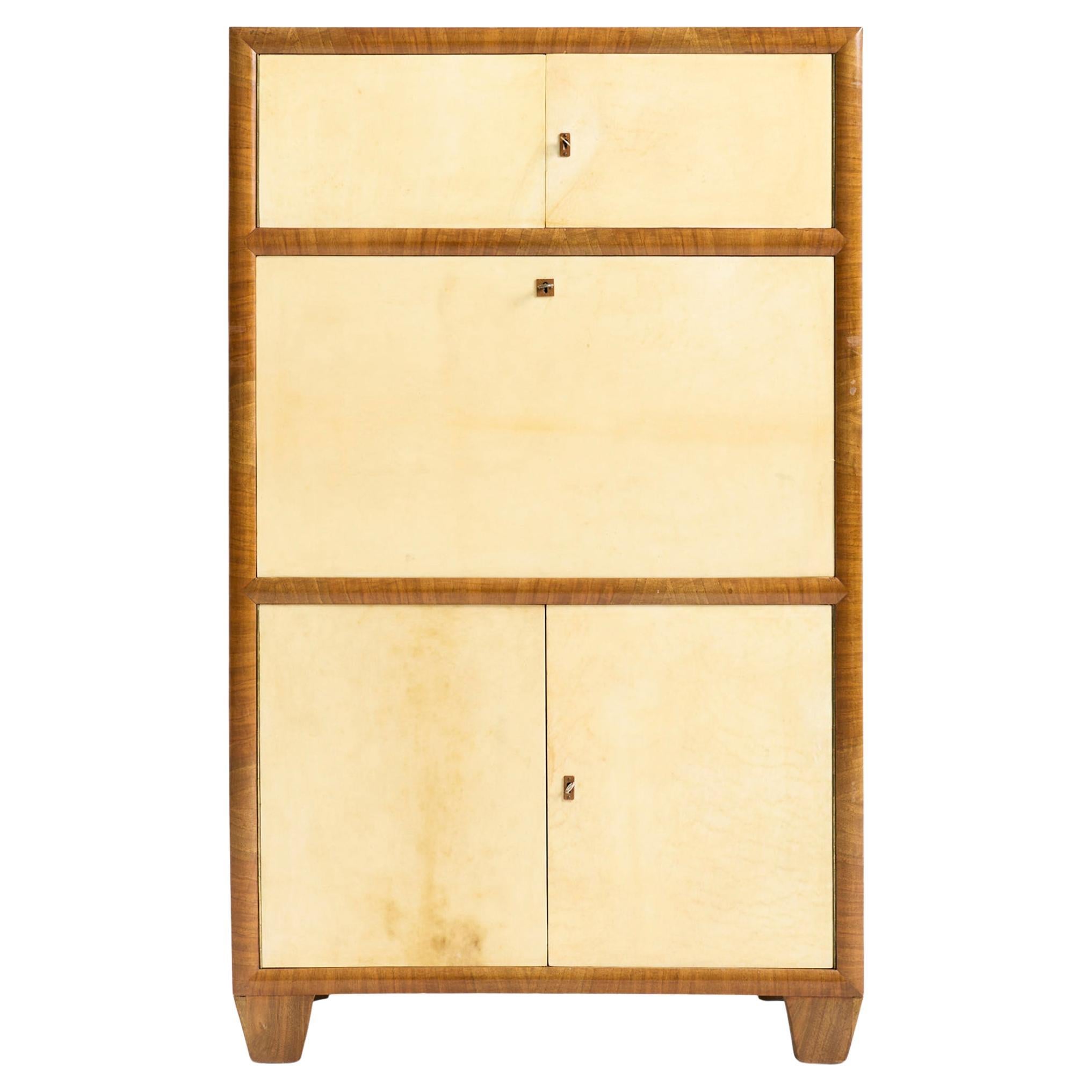 Cabinet Art Déco en noyer et velours