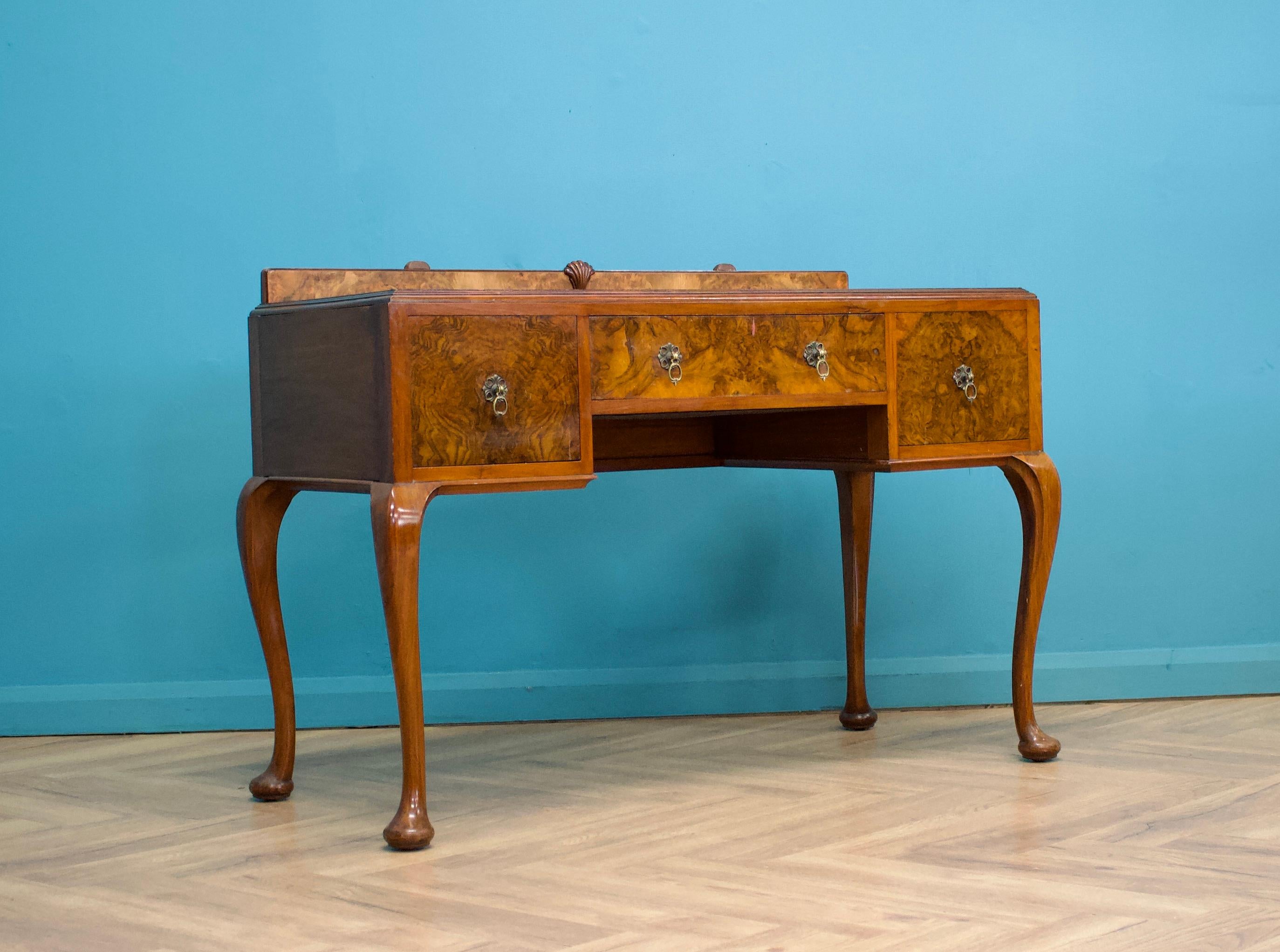 Art Deco Walnut and Walnut Veneer Dressing Table or Desk, 1930s In Good Condition In South Shields, GB