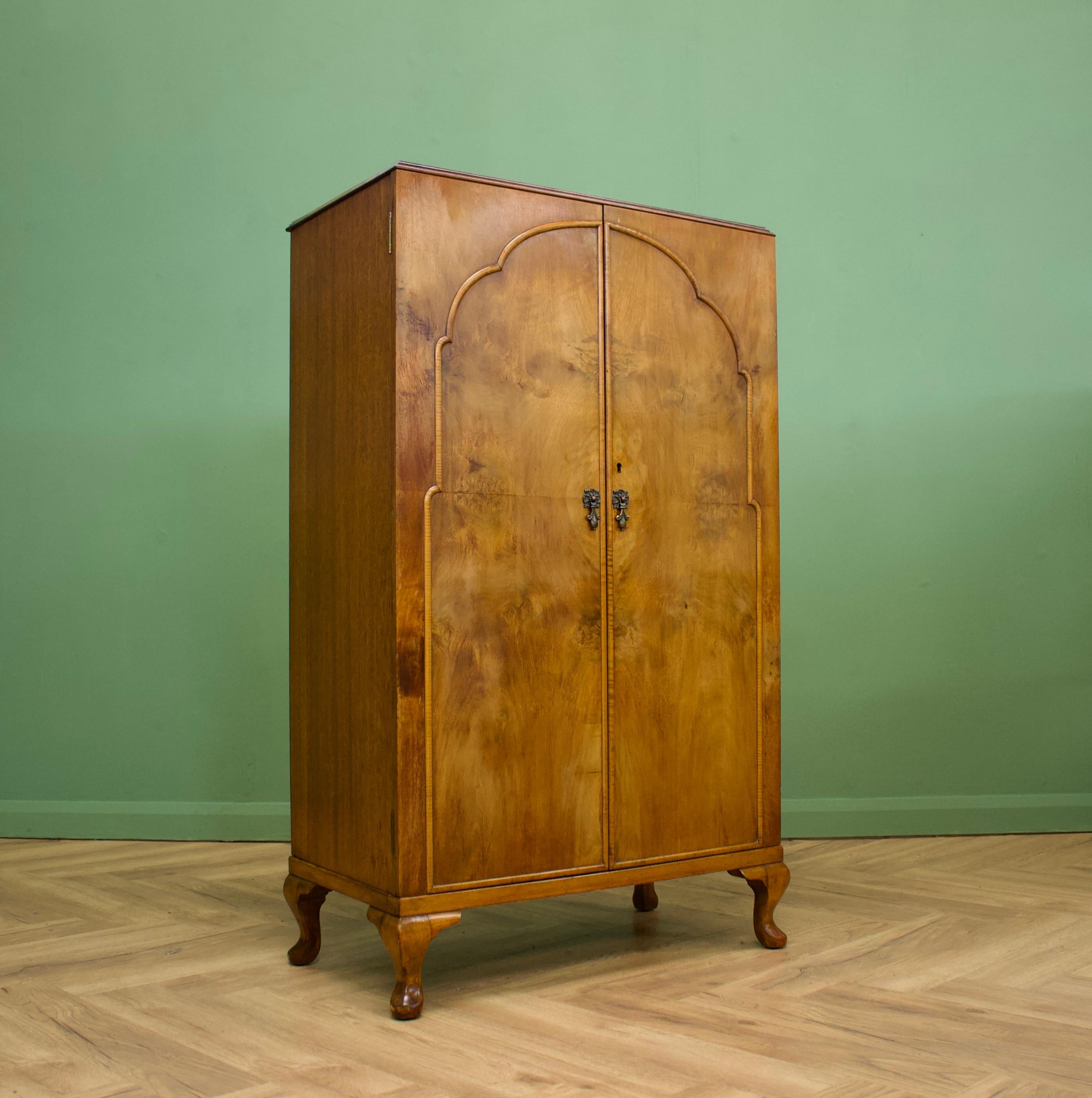 British Art Deco Walnut and Walnut Veneer Tallboy or Cabinet from Waring and Gillow, 193