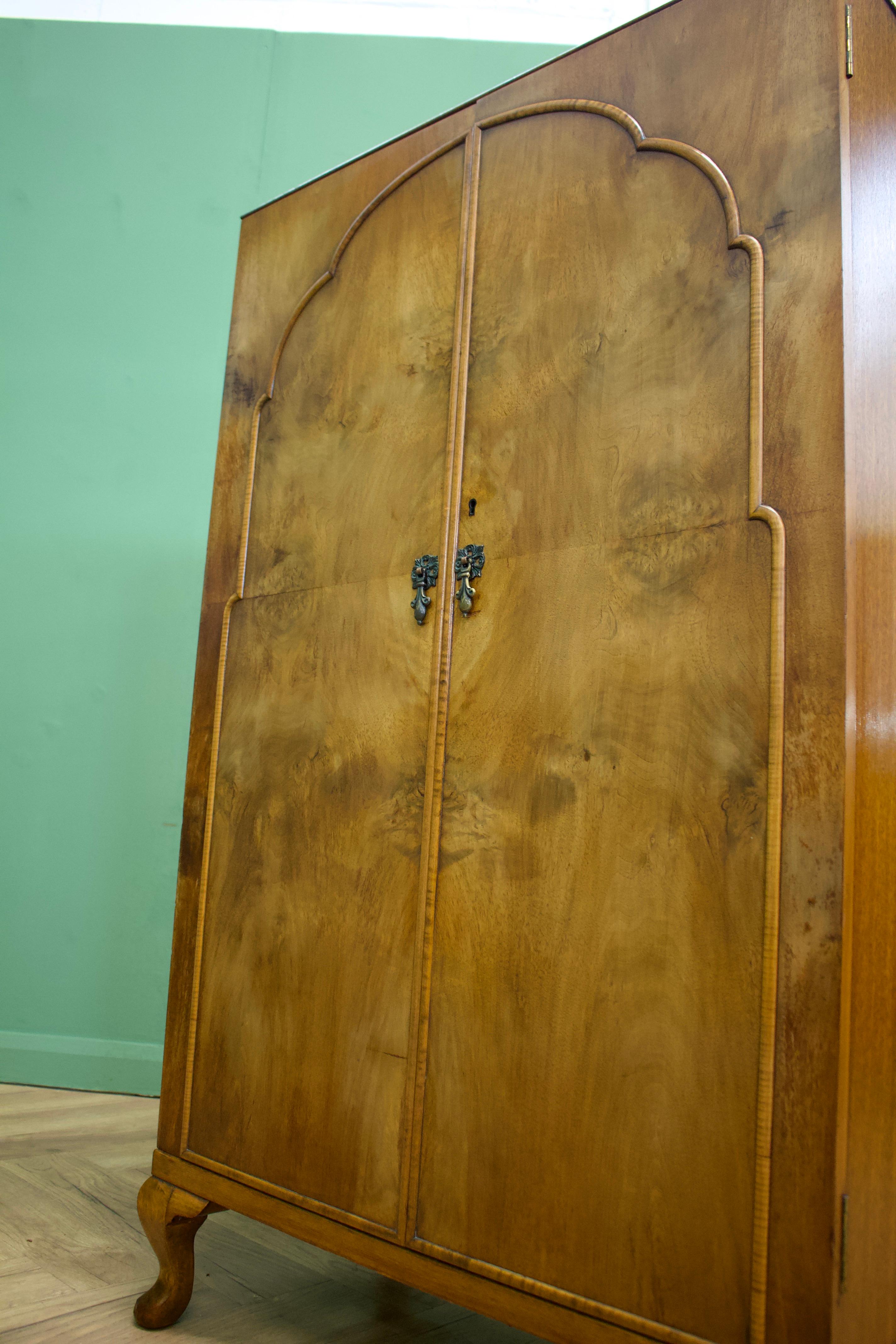 Art Deco Walnut and Walnut Veneer Tallboy or Cabinet from Waring and Gillow, 193 In Good Condition In South Shields, GB