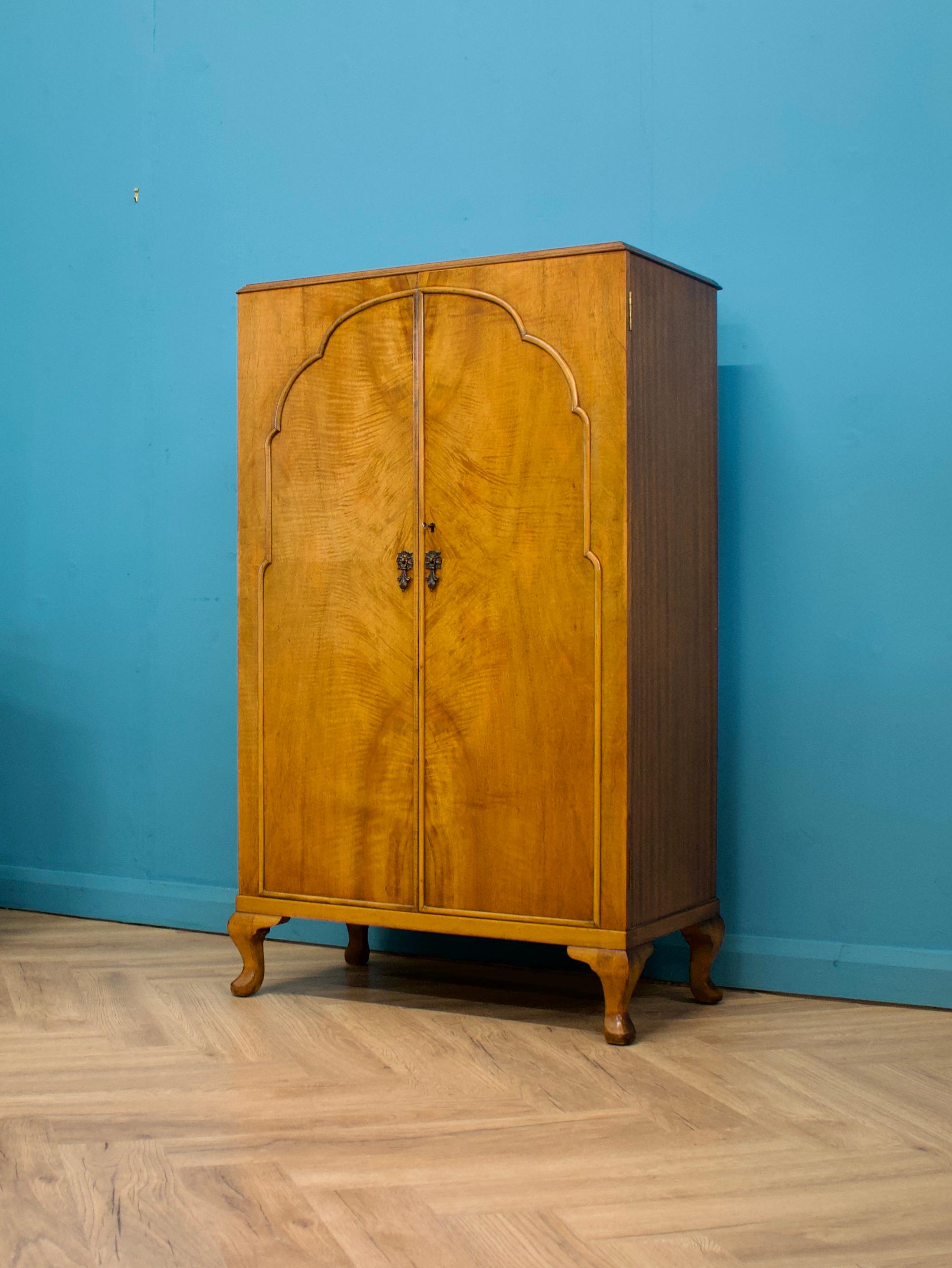 Mid-20th Century Art Deco Walnut and Walnut Veneer Tallboy or Cabinet from Waring and Gillow, 193