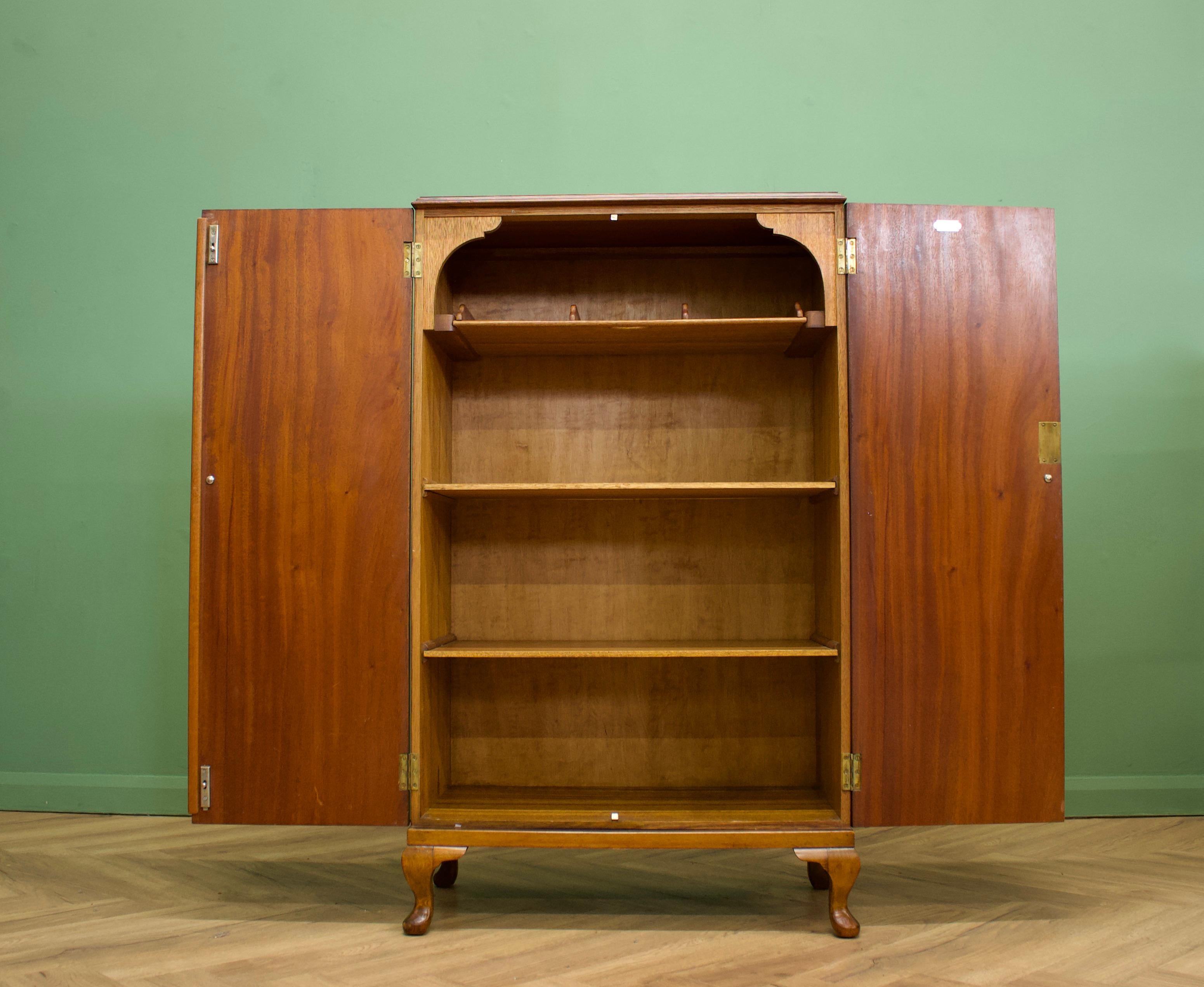 Mid-20th Century Art Deco Walnut and Walnut Veneer Tallboy or Cabinet from Waring and Gillow, 193