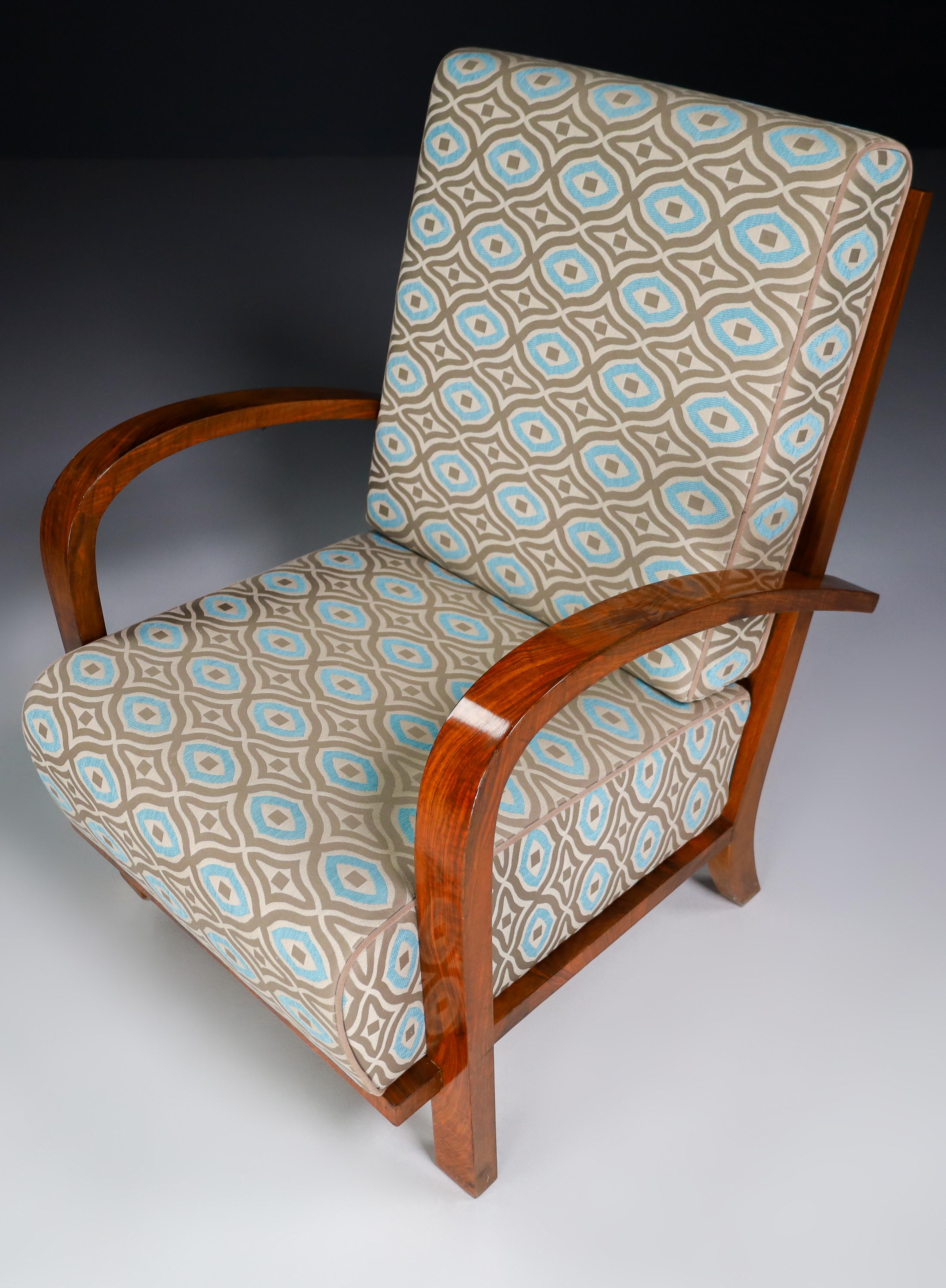 Art-Deco-Sessel aus Nussbaumholz, neu gepolstert mit Stoff, Praque, 1930er Jahre (20. Jahrhundert) im Angebot