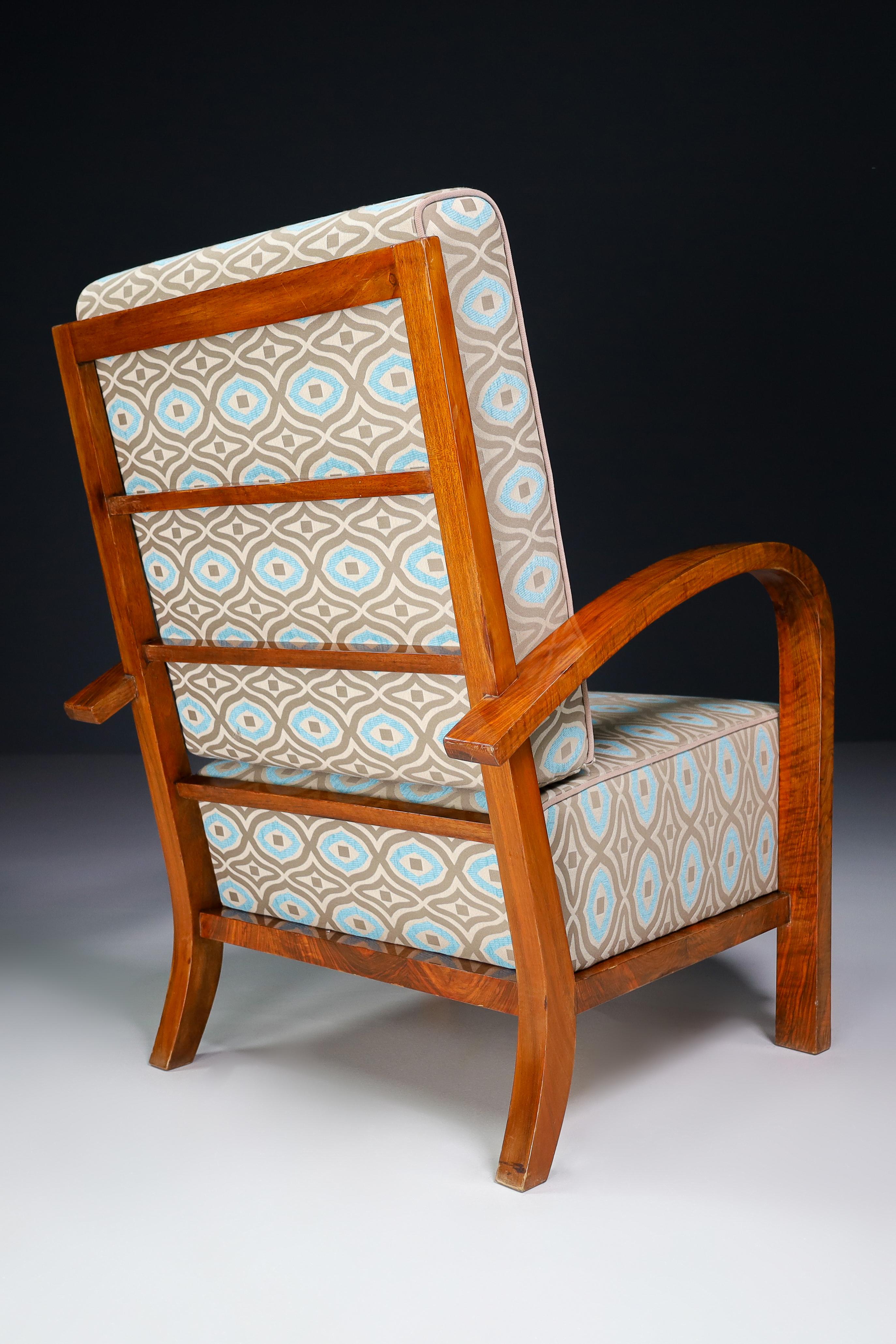 Art-Deco-Sessel aus Nussbaumholz, neu gepolstert mit Stoff, Praque, 1930er Jahre im Angebot 2