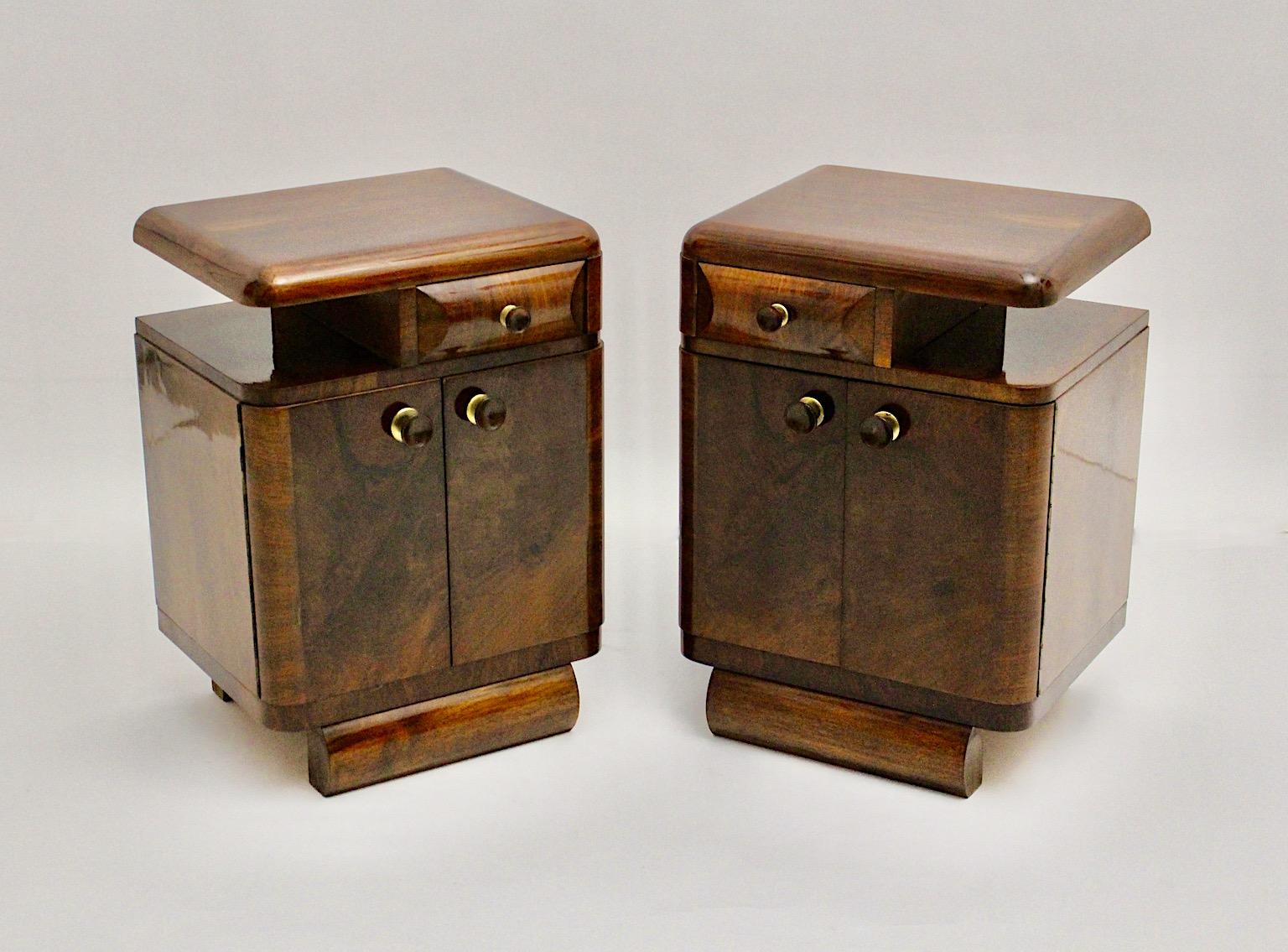 Art Deco Walnut Bakelite Vintage Pair of Night Stands, 1930s, Austria In Good Condition In Vienna, AT