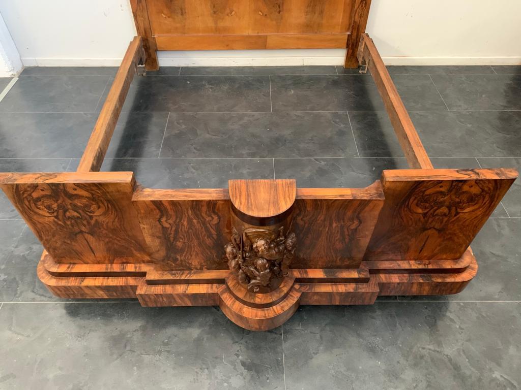 Italian Art Deco Walnut Bed and Pair of Bedside Tables by Ducrot, 1920s For Sale