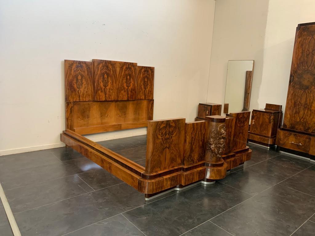 Art Deco Walnut Bed and Pair of Bedside Tables by Ducrot, 1920s In Good Condition For Sale In Montelabbate, PU